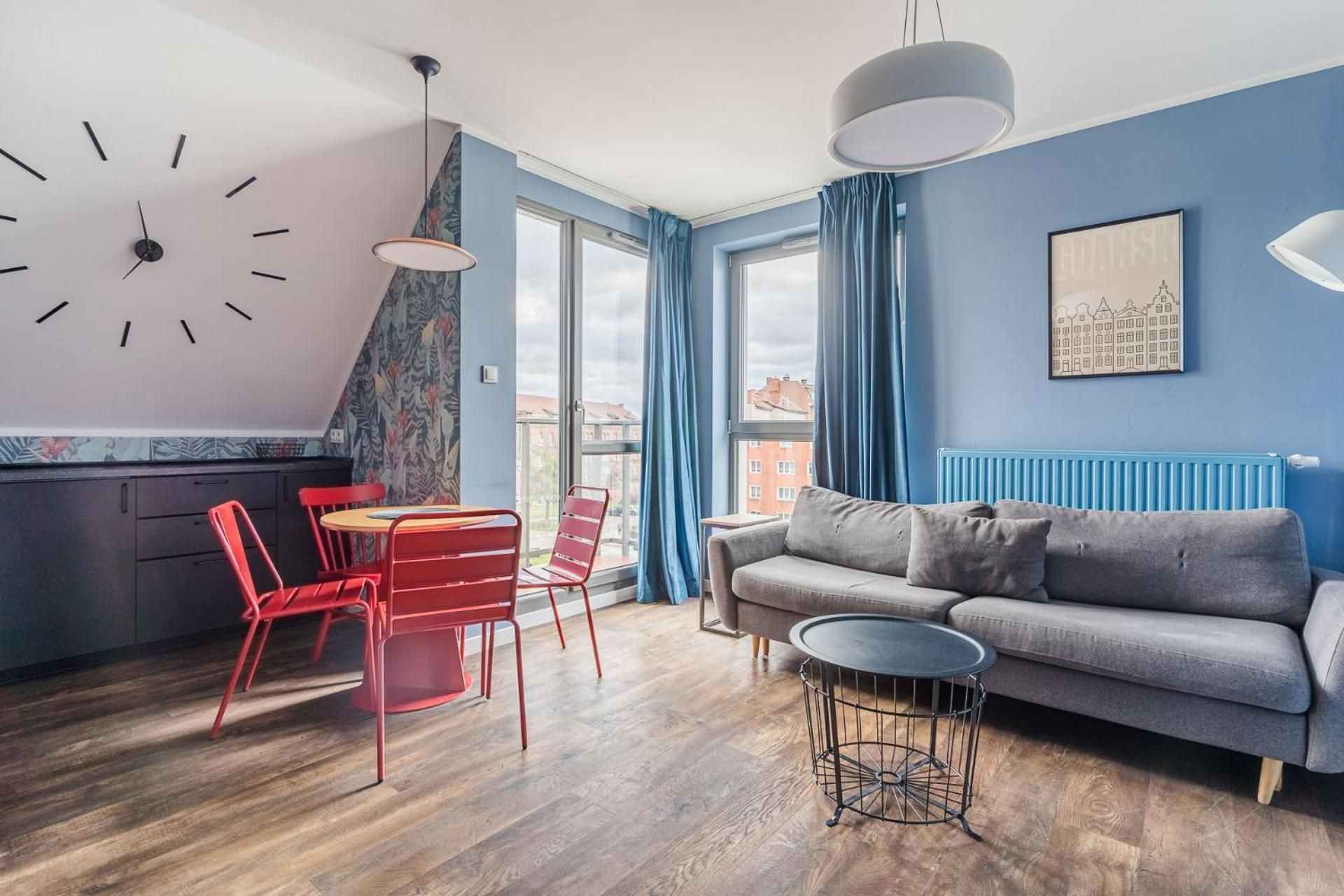 One-Bedroom Apartment with Balcony Panieńska 3
