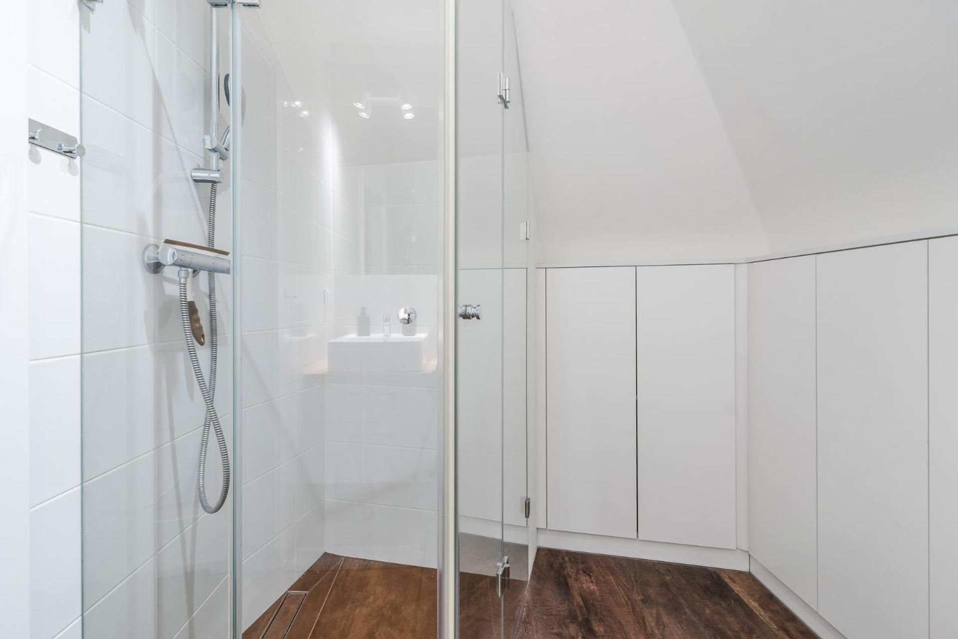 One-Bedroom Apartment with Balcony Panieńska 3