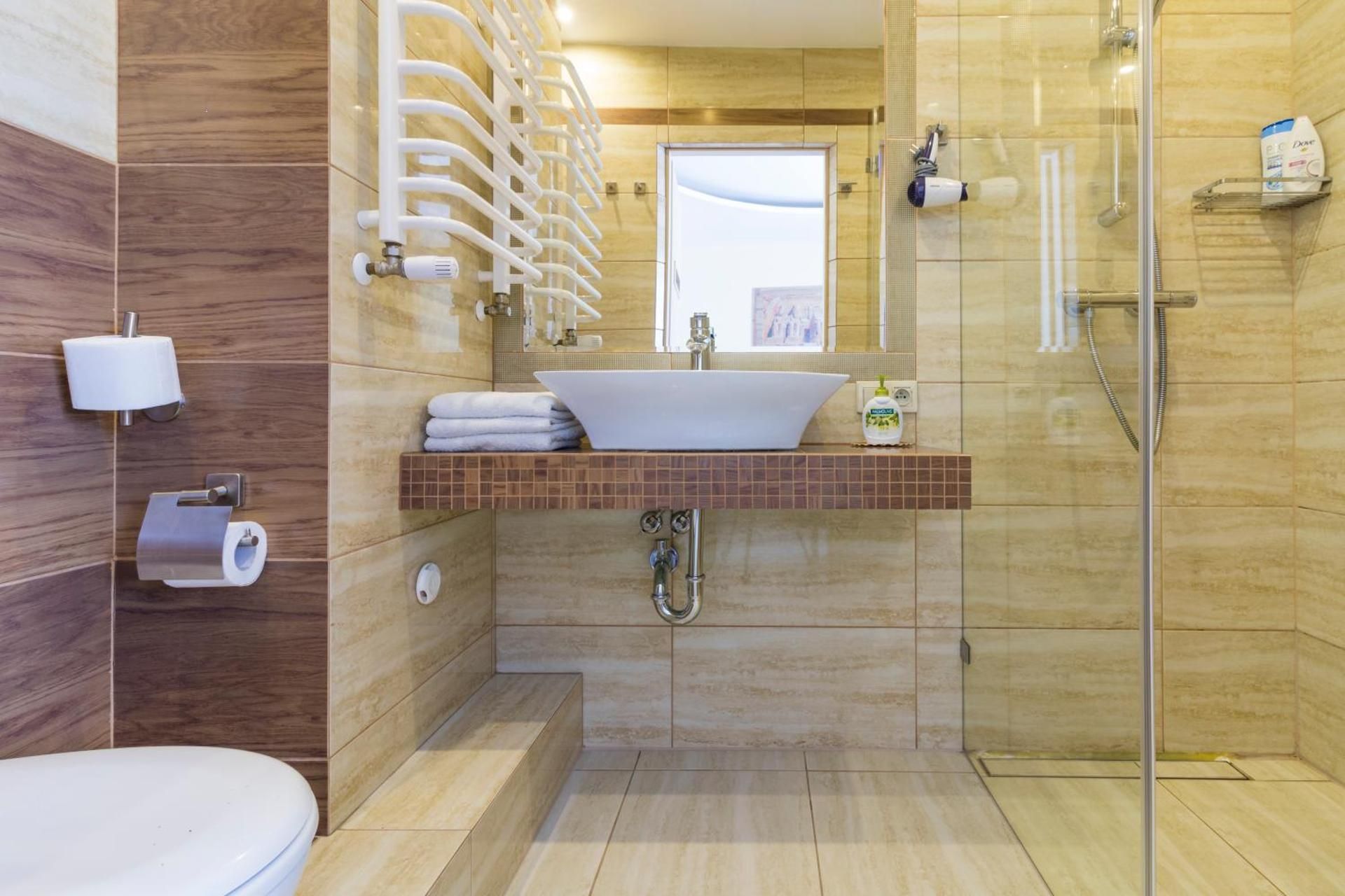 Double or Twin Room with Extra Bed 2