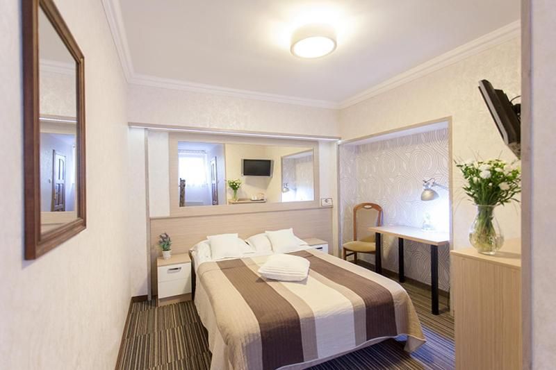 Deluxe Double Room with Shower