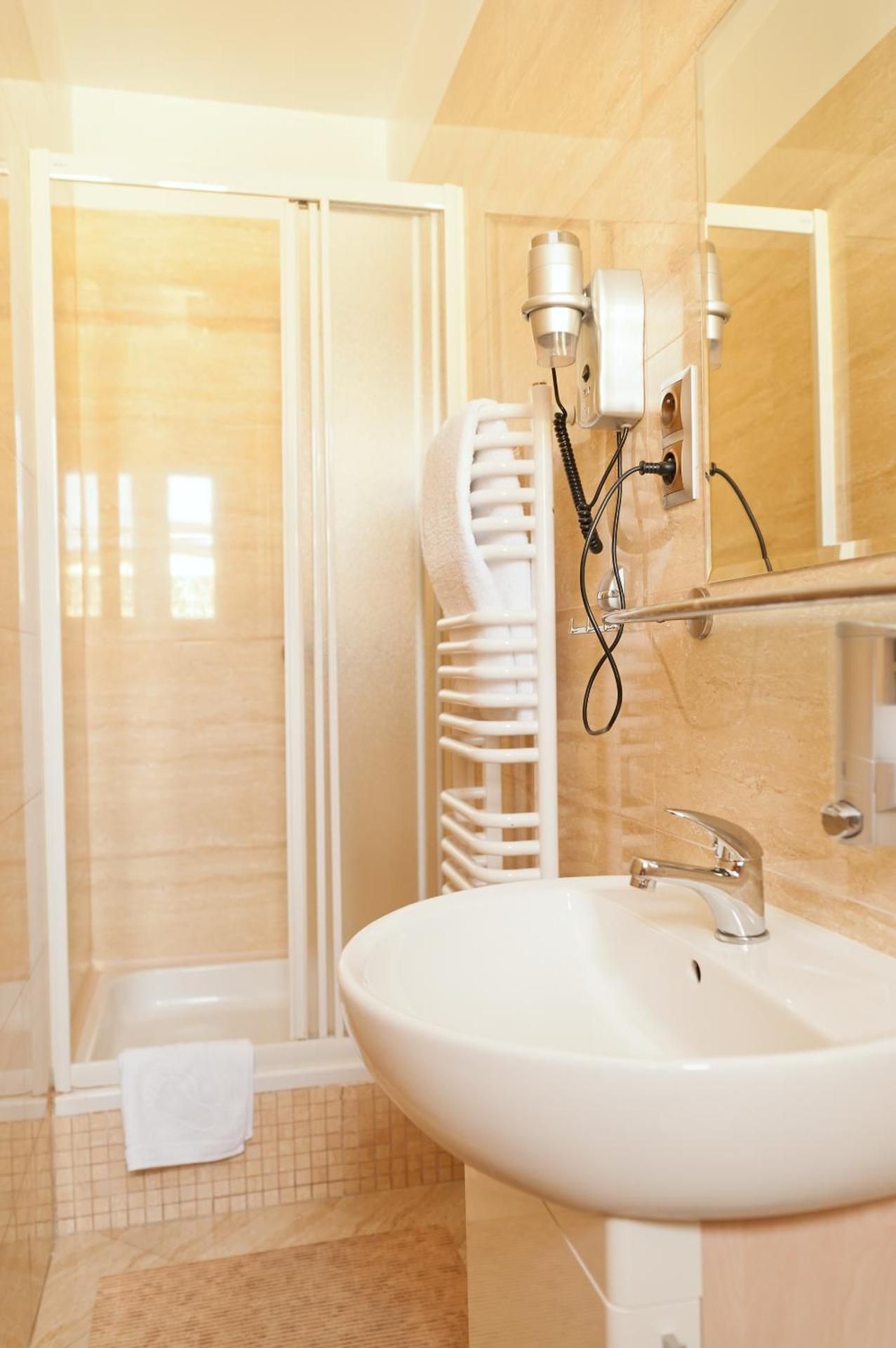 Comfort Triple Room with Shower