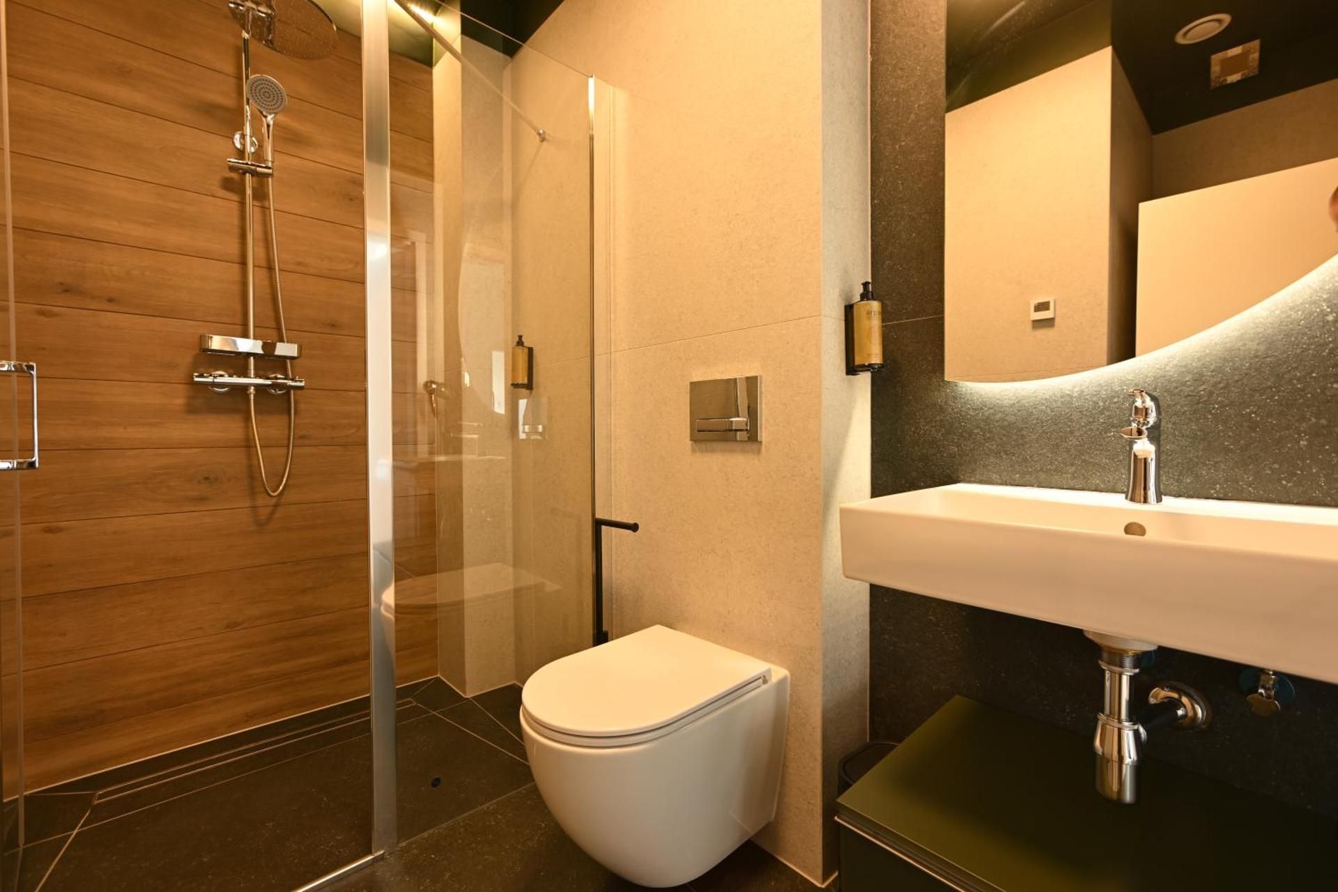 Standard Double Suite