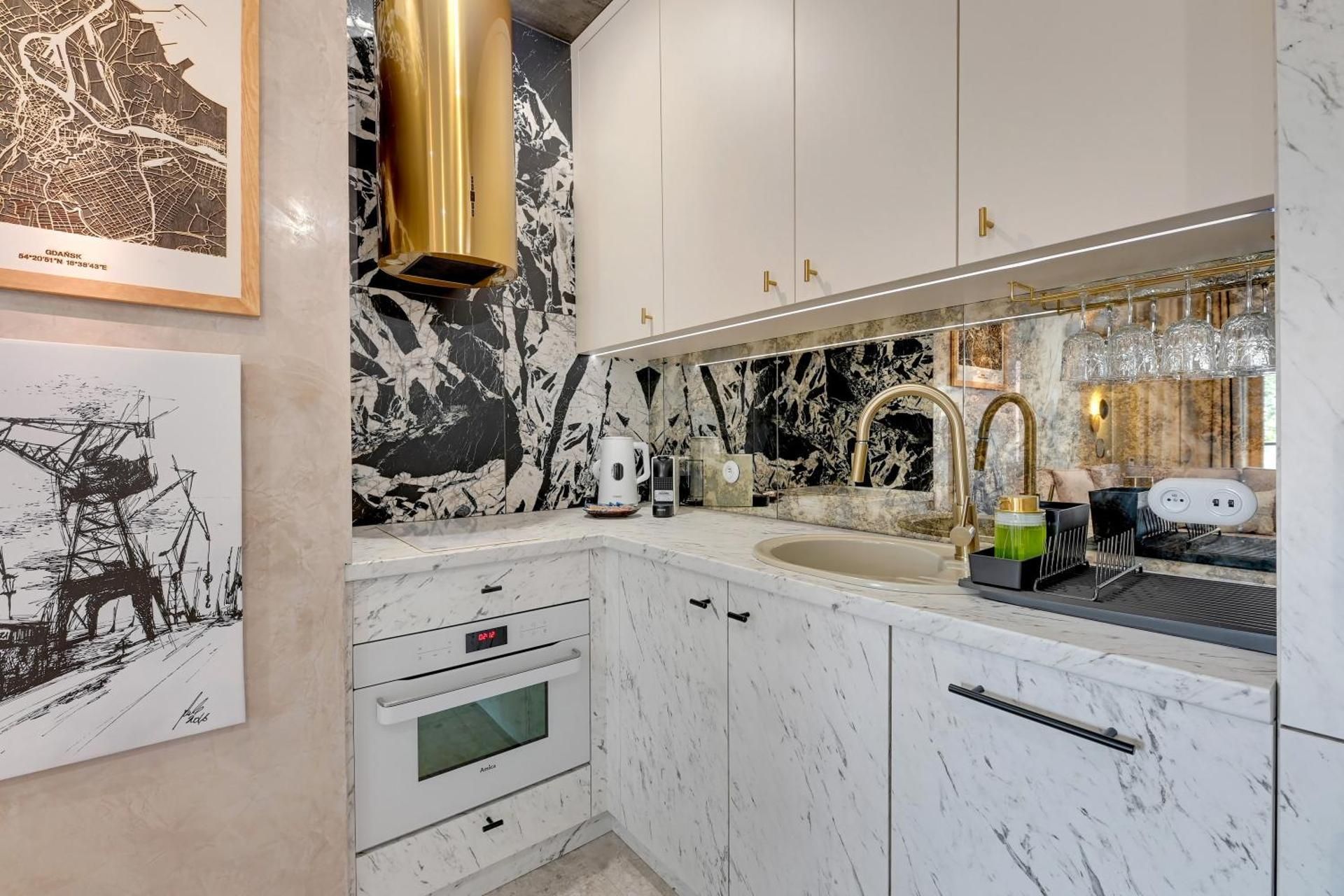 DELUXE APARTMENT