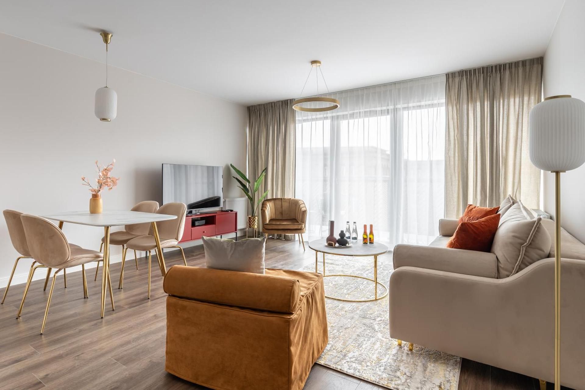 DELUXE APARTMENT
