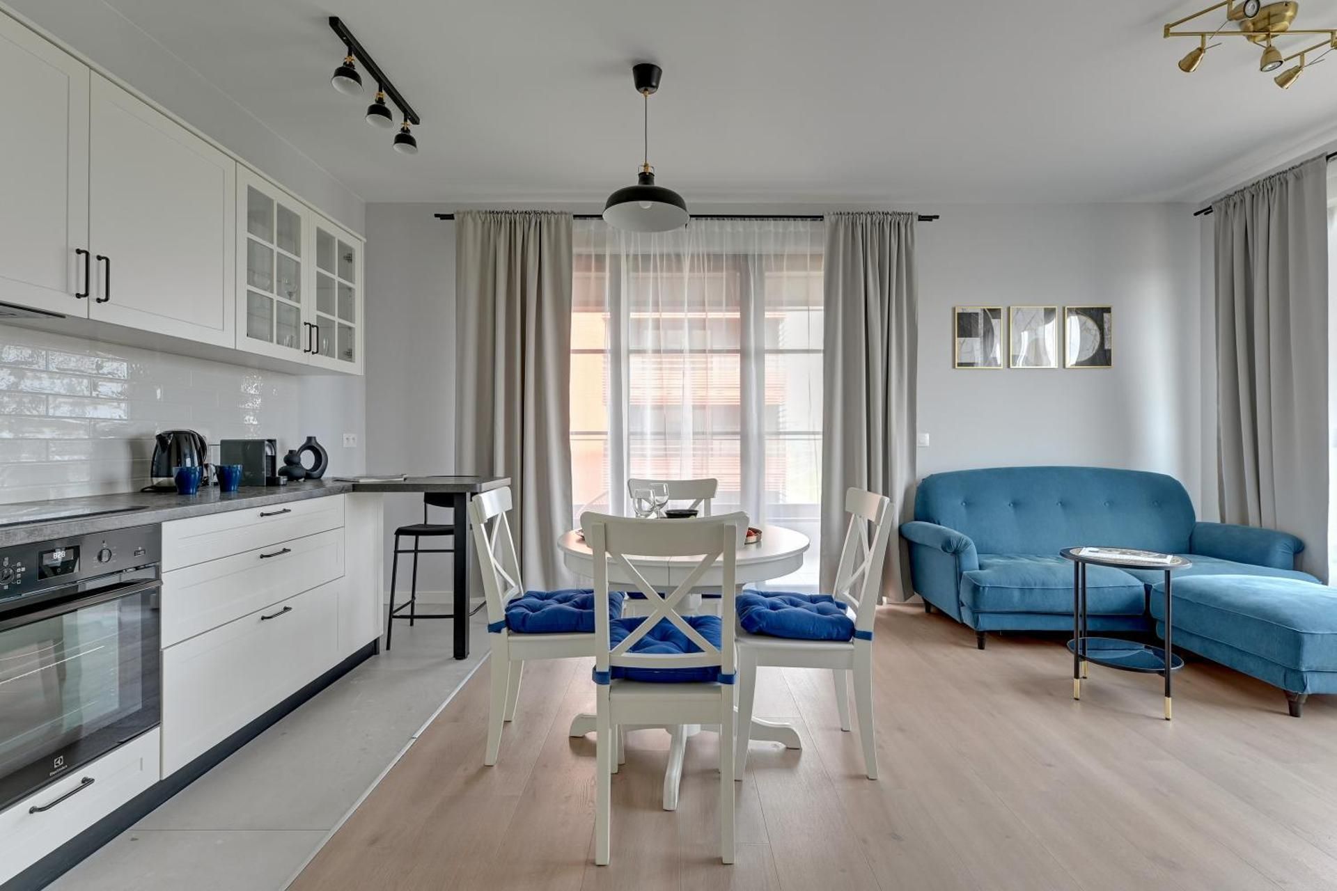 One-Bedroom Apartment with Balcony