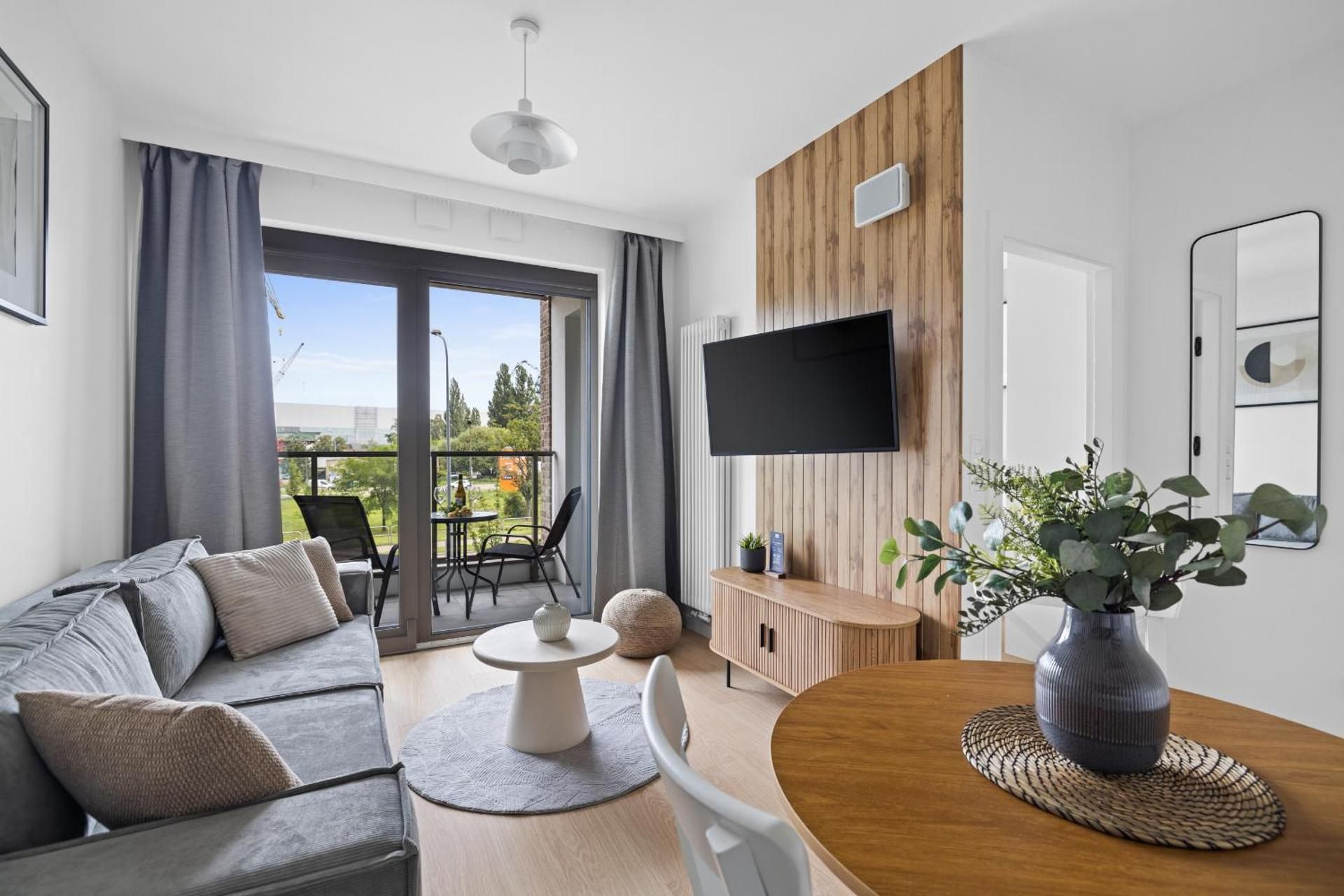 Deluxe One-Bedroom Apartment