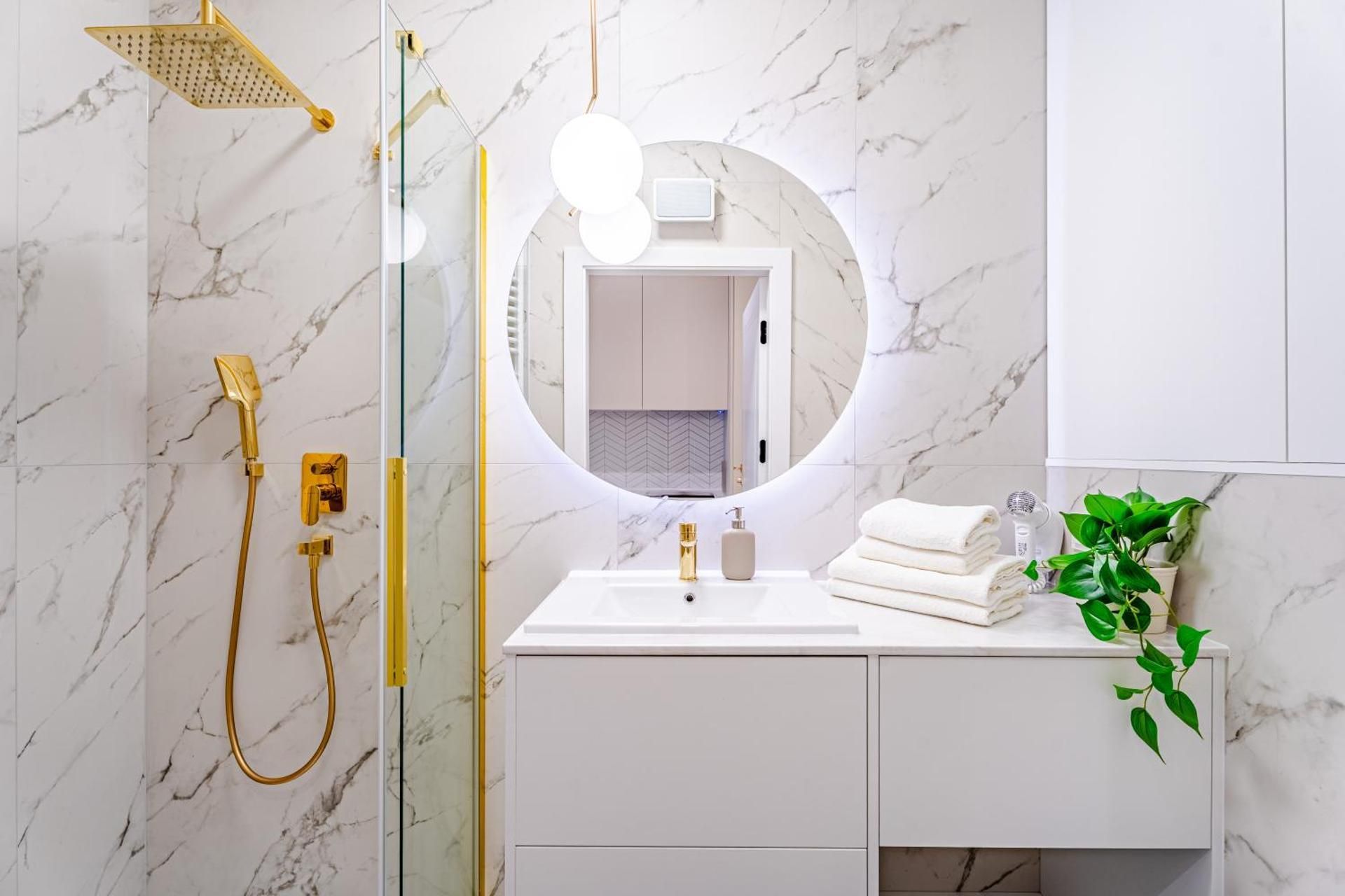 Studio with Spa Bath
