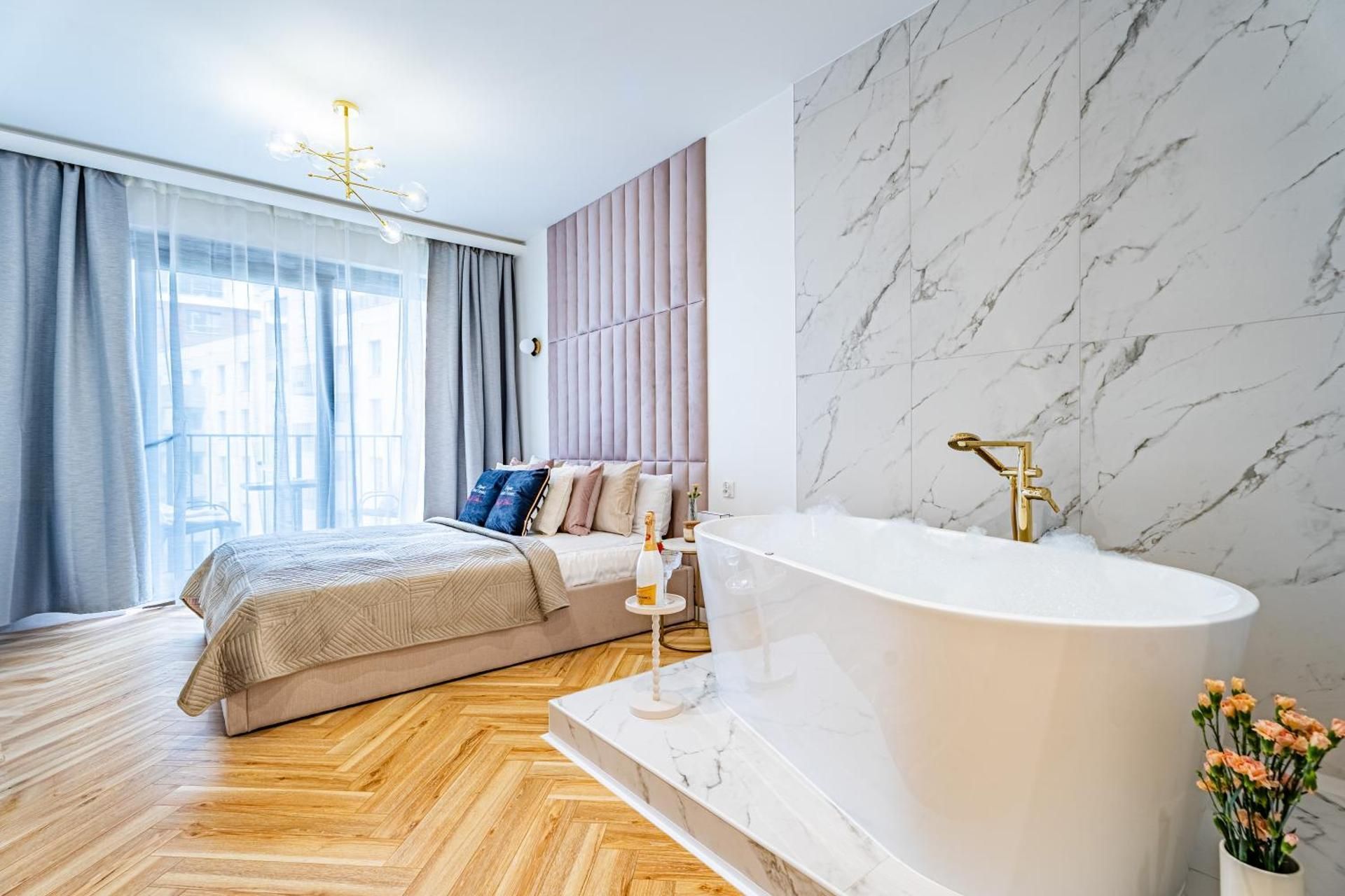 Studio with Spa Bath