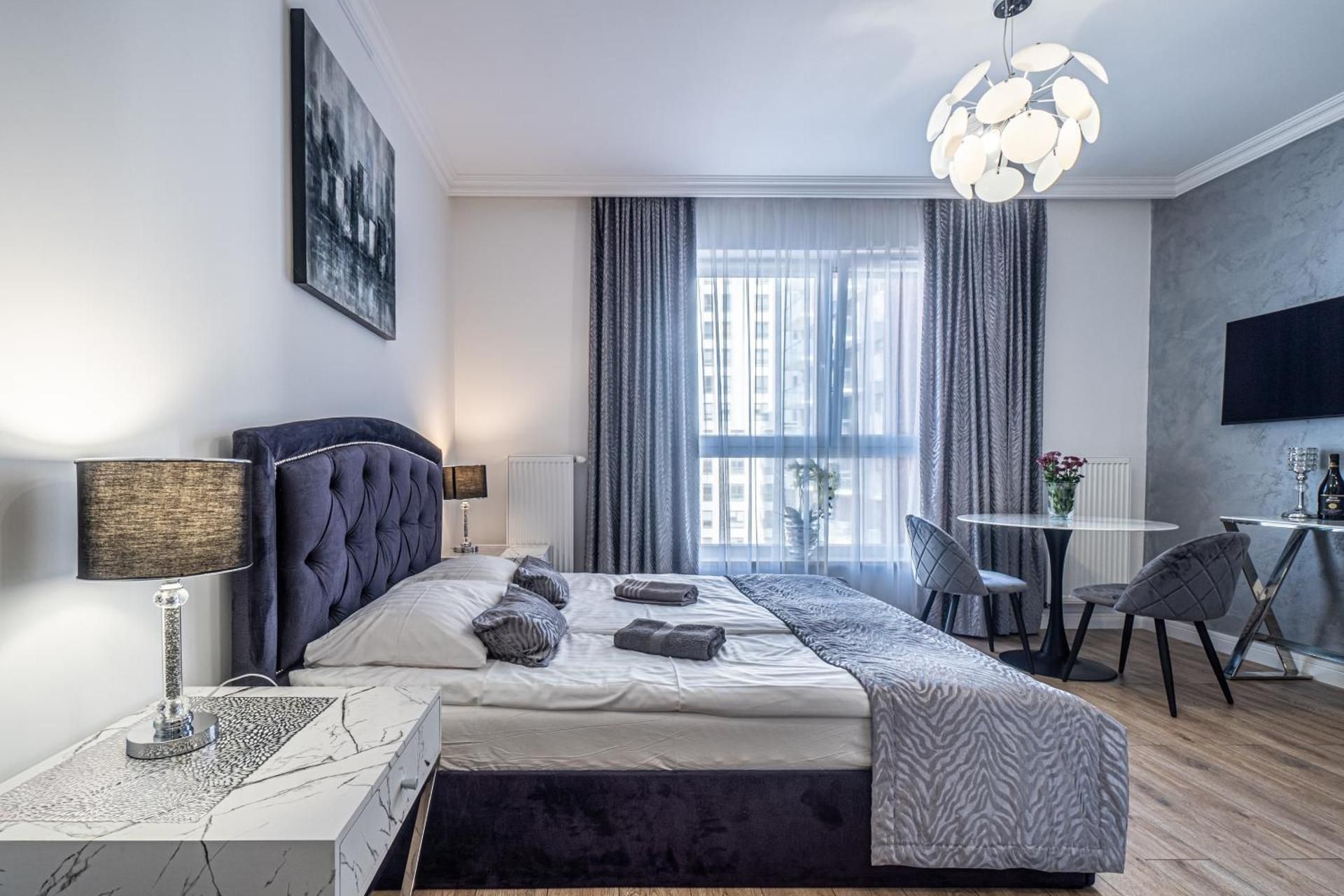 DELUXE APARTMENT