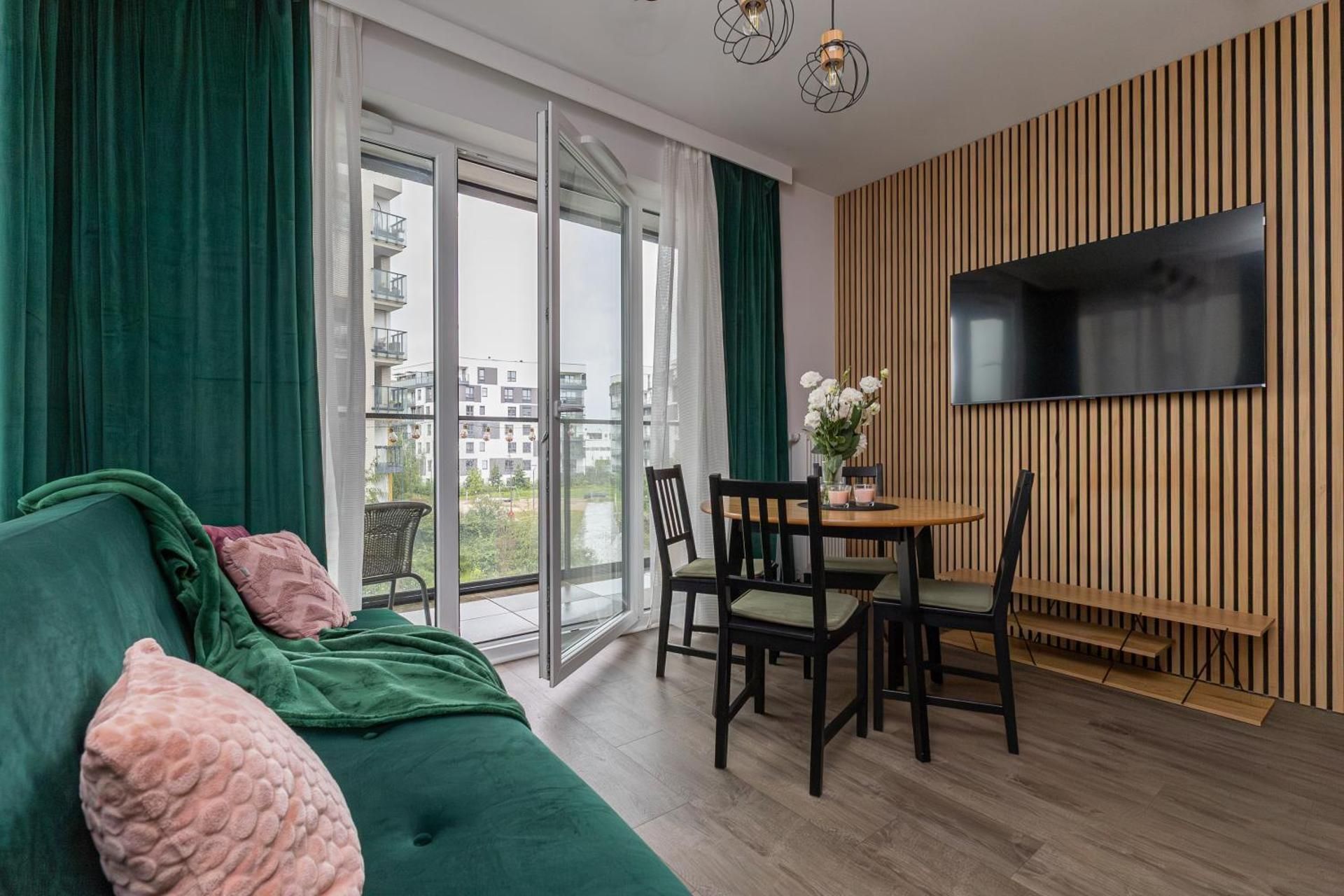 Two-Bedroom Deluxe Apartment with Balcony