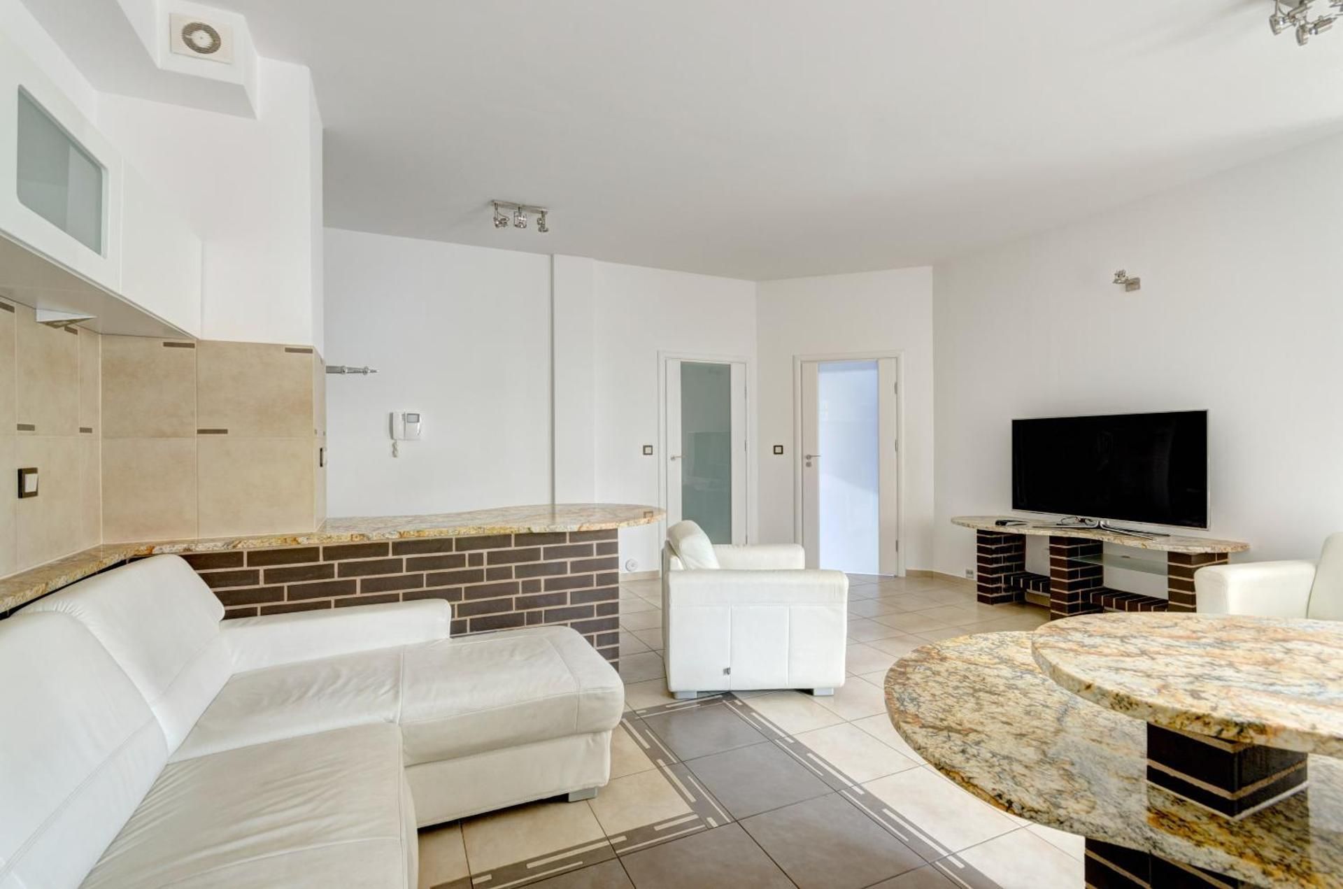 Studio Apartment with Balcony (4 Adults)