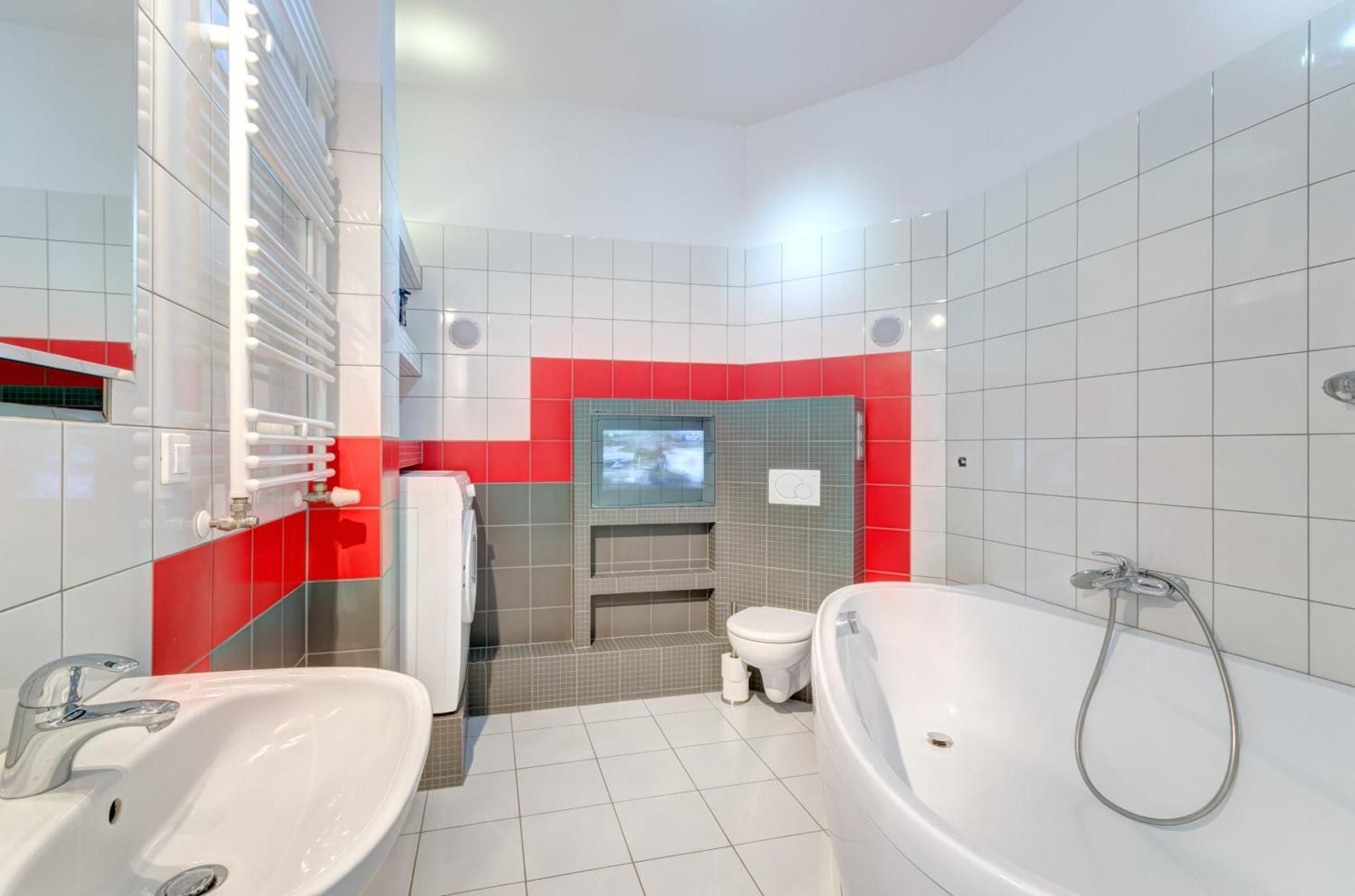 Comfort One-Bedroom Apartment with Terrace (4 Adults)