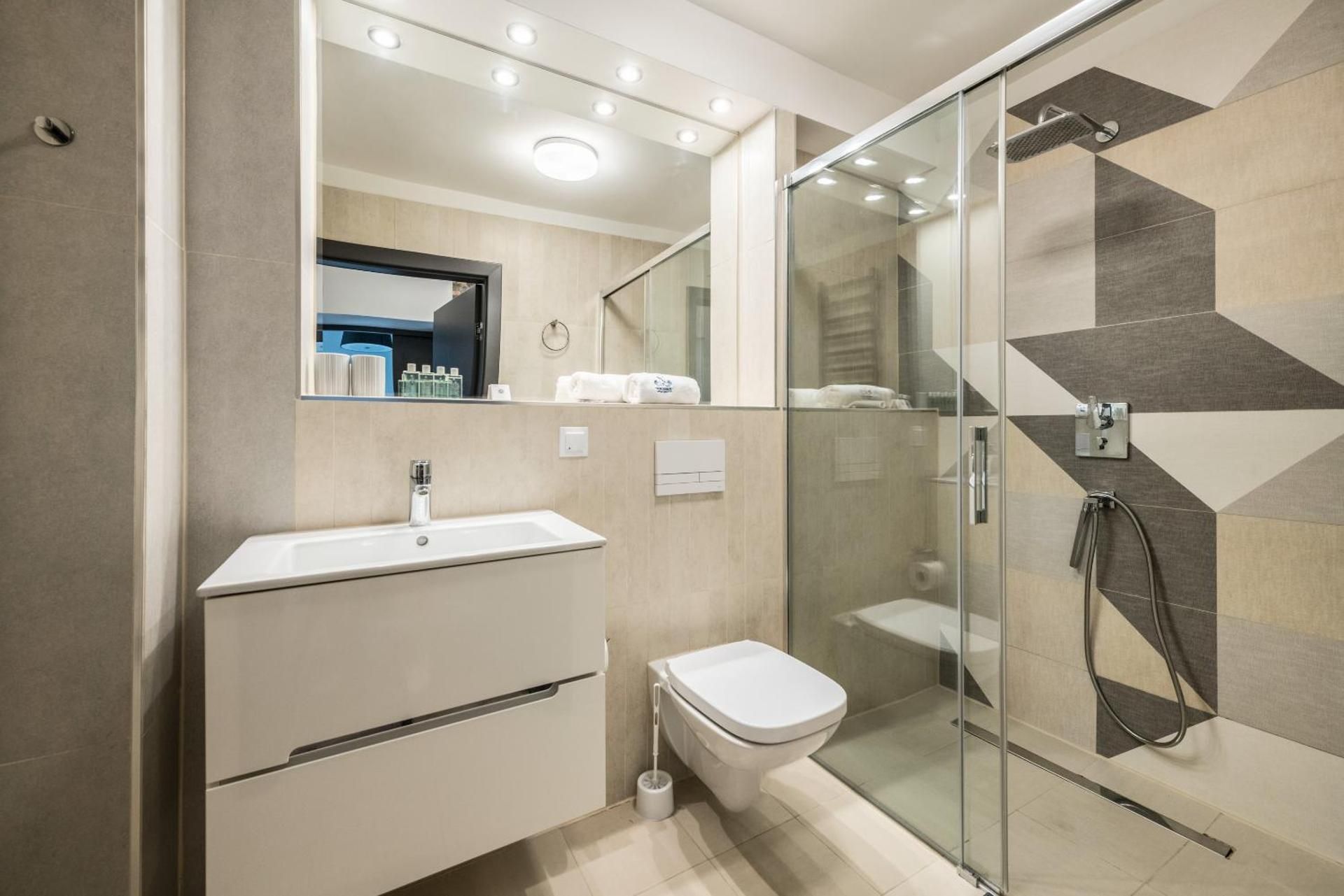 One-Bedroom Apartment with Balcony