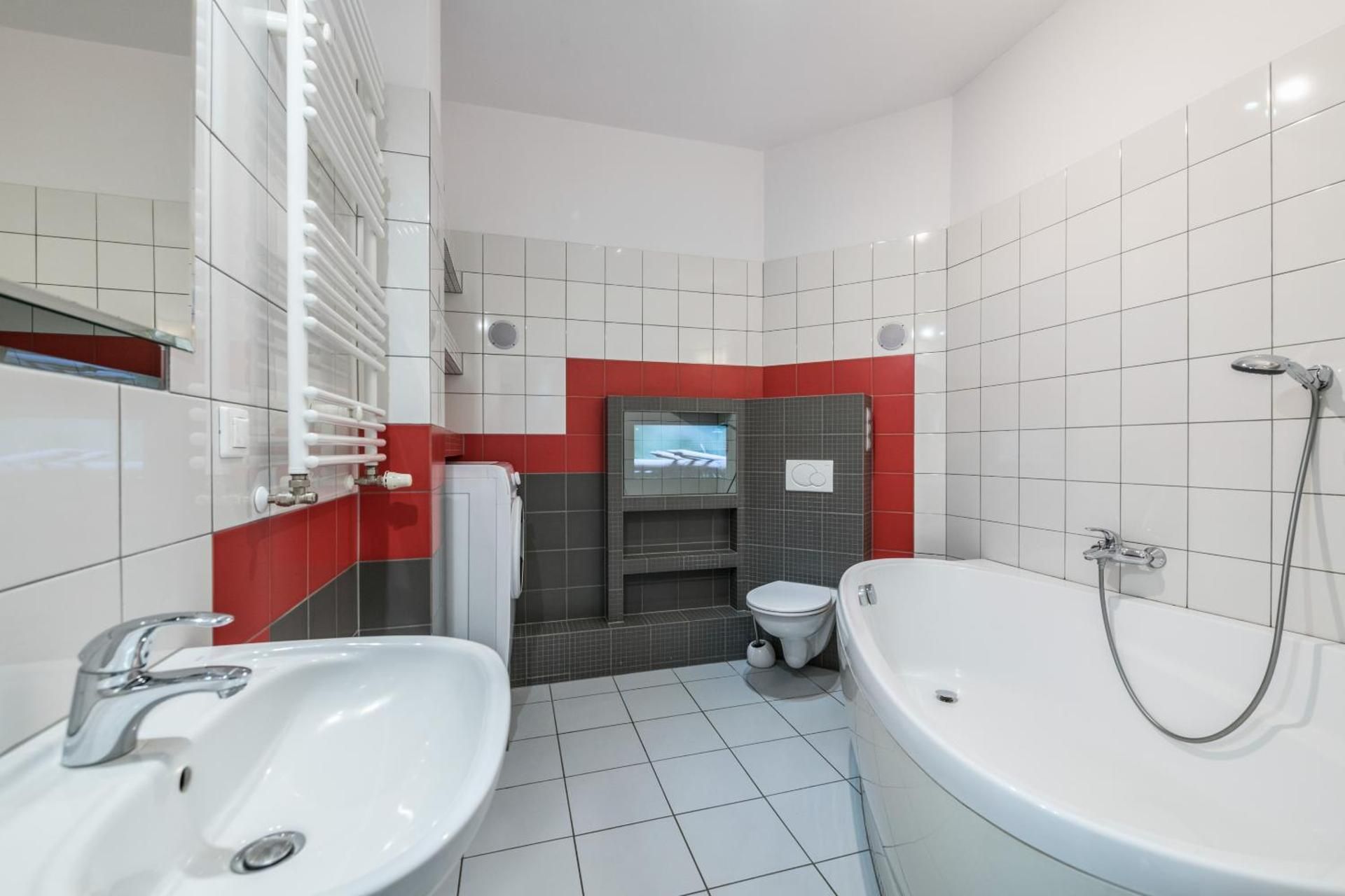 One-Bedroom Apartment with Terrace