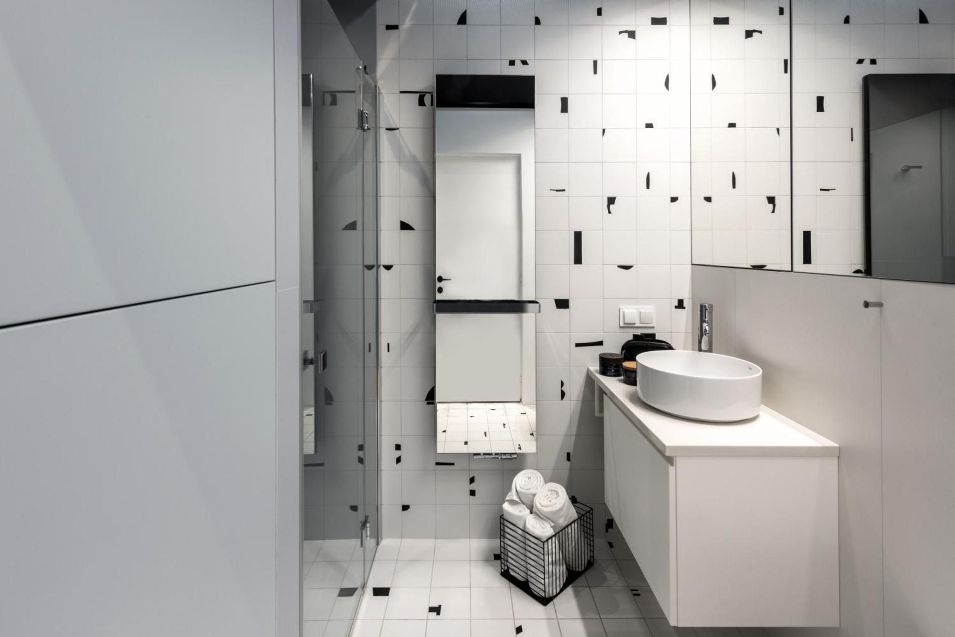 Deluxe One-Bedroom Apartment