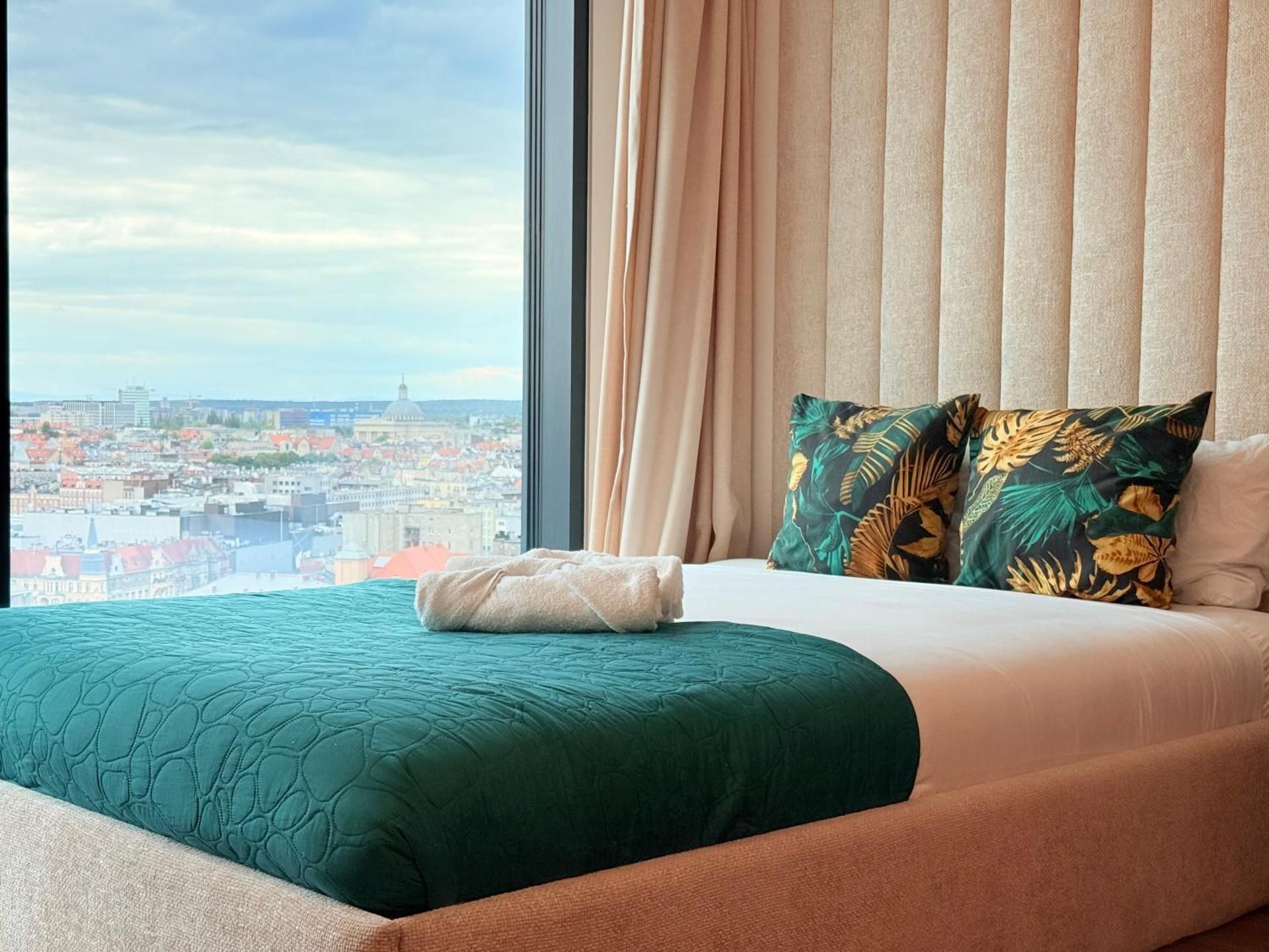 DELUXE APARTMENT
