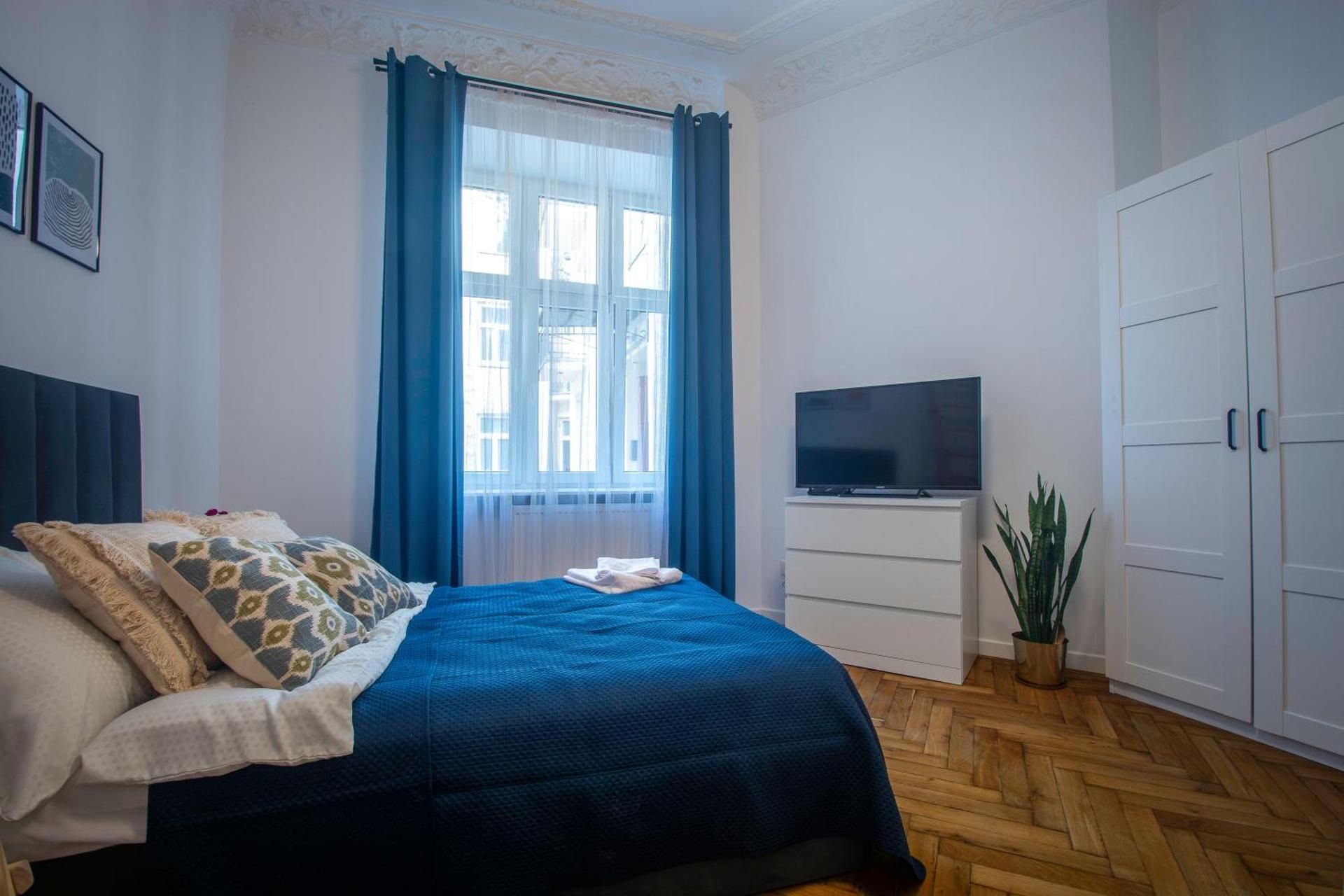 Studio Apartment with One Double Bed