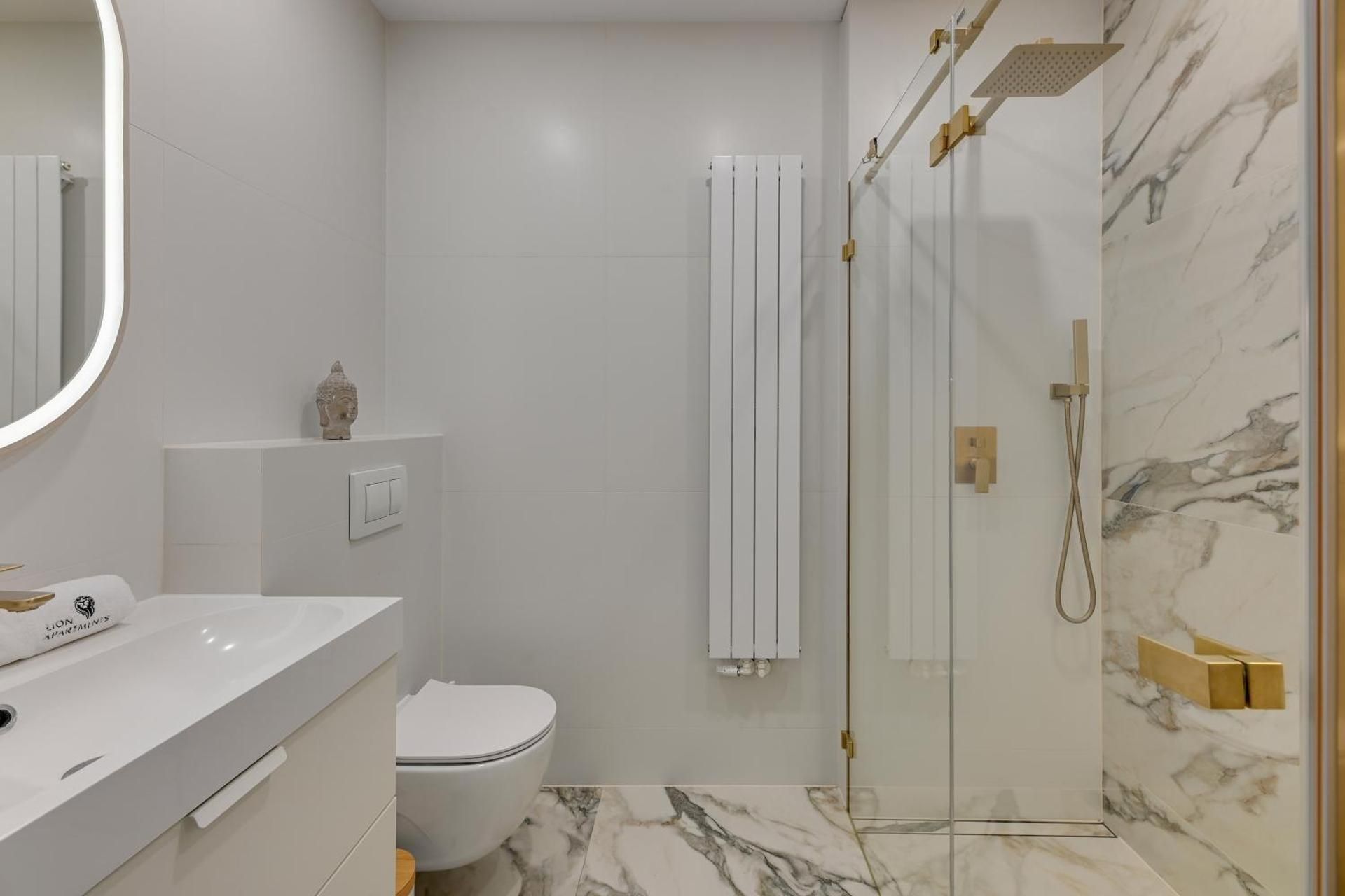 Deluxe One-Bedroom Apartment