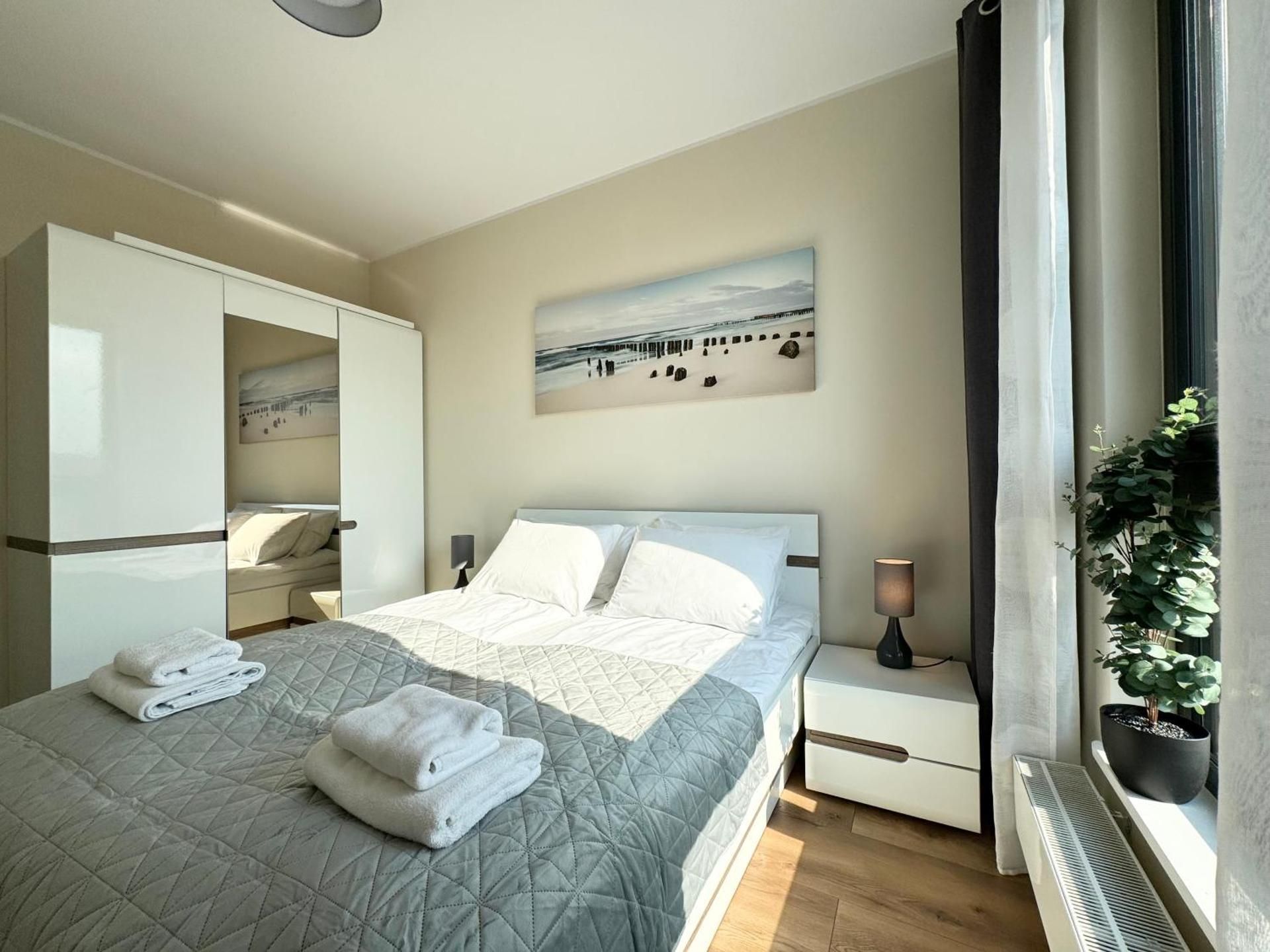 One-Bedroom Apartment with City View