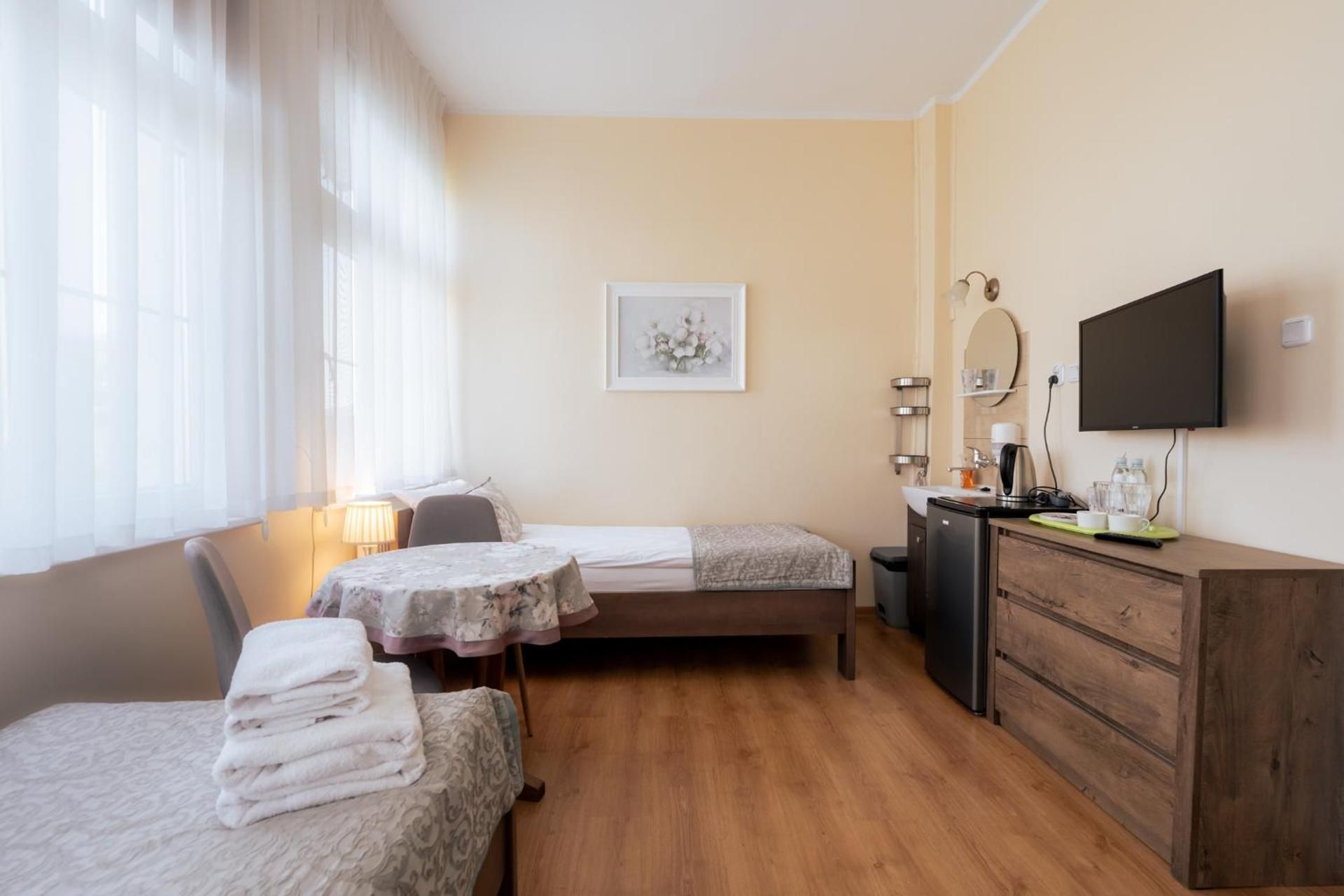 Standard Twin Room with Shared Bathroom