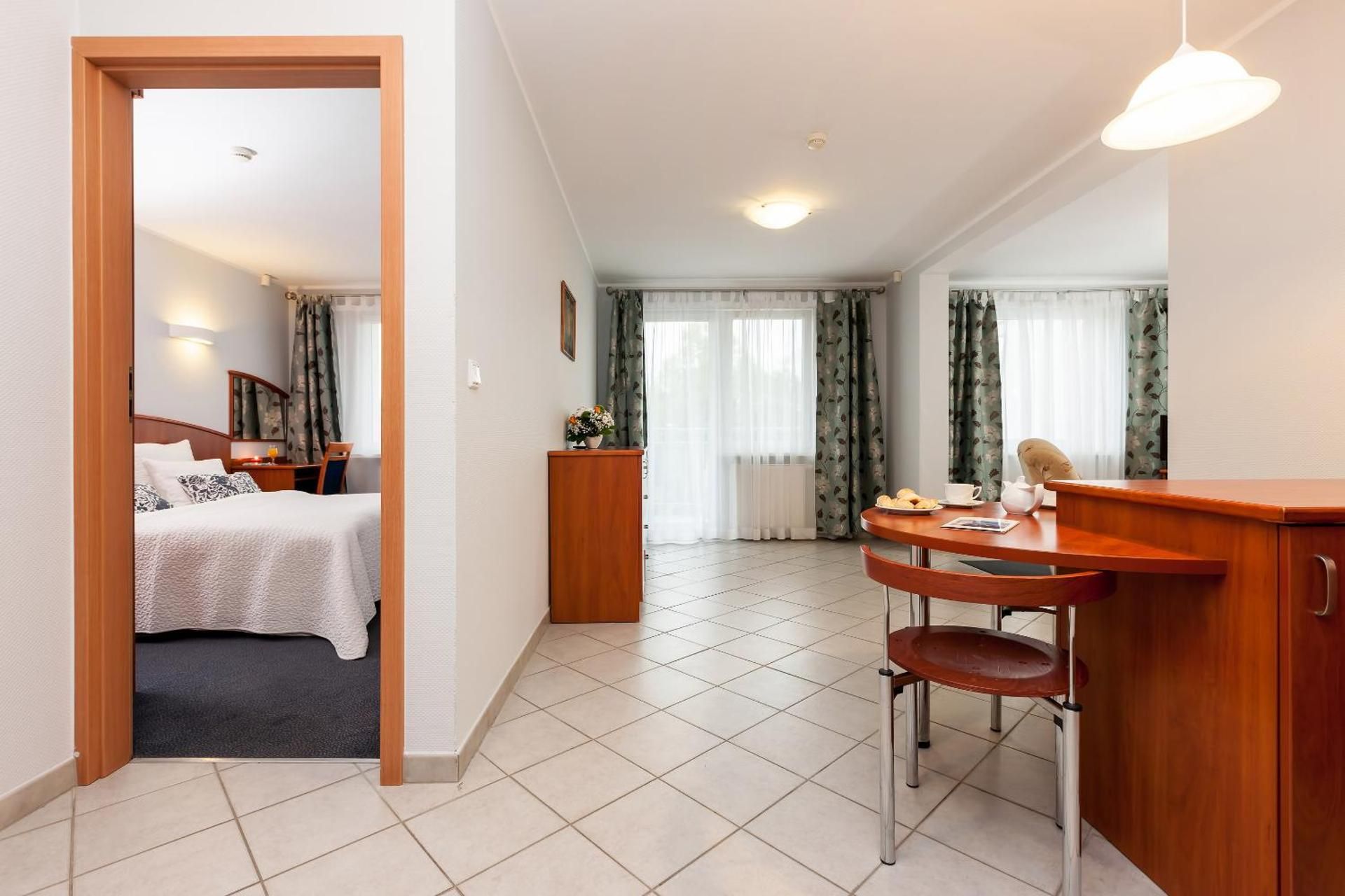Large One-Bedroom Apartment with Balcony