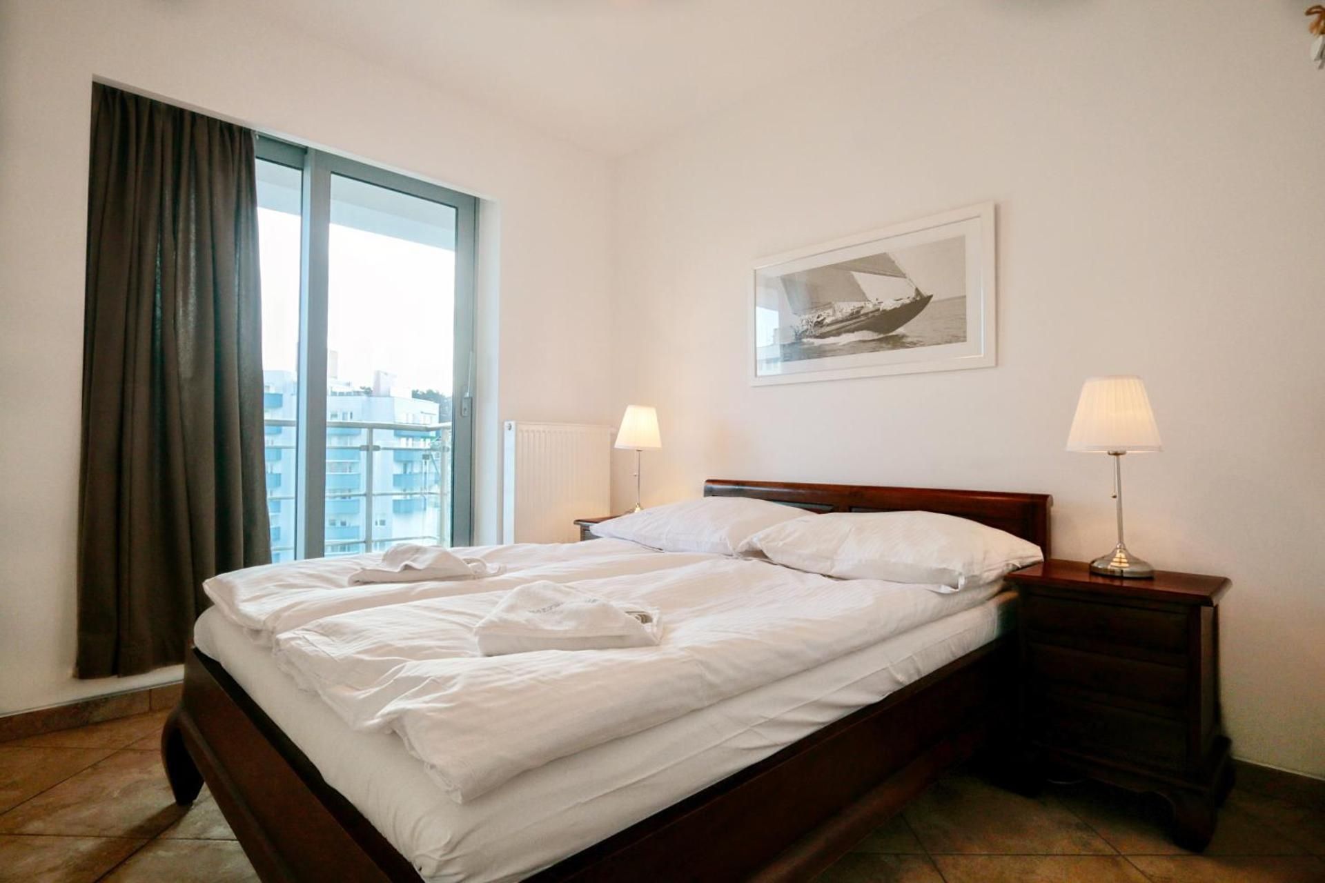 One-Bedroom Apartment with Balcony