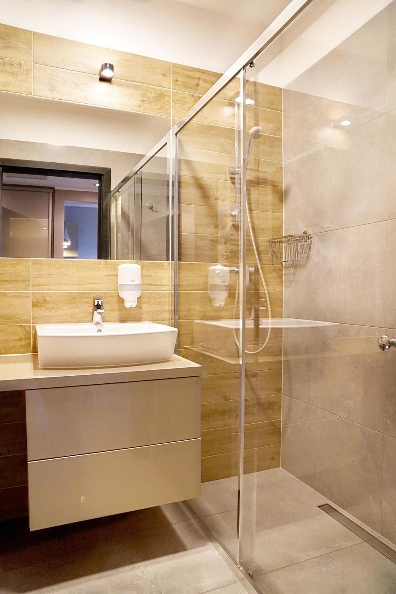 One Bedroom Apartment with Balcony and Lateral Sea View