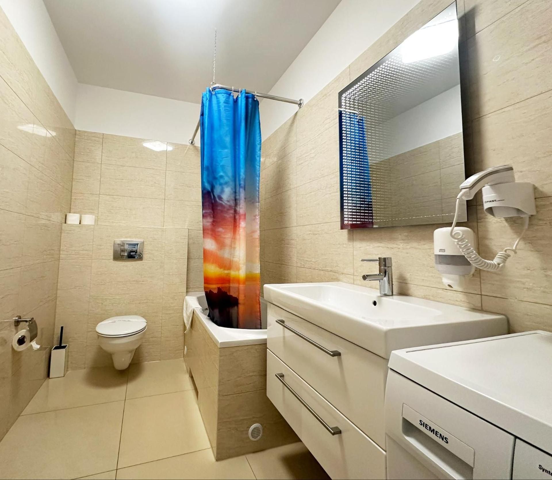 One Bedroom Apartment with Balcony and Sea View