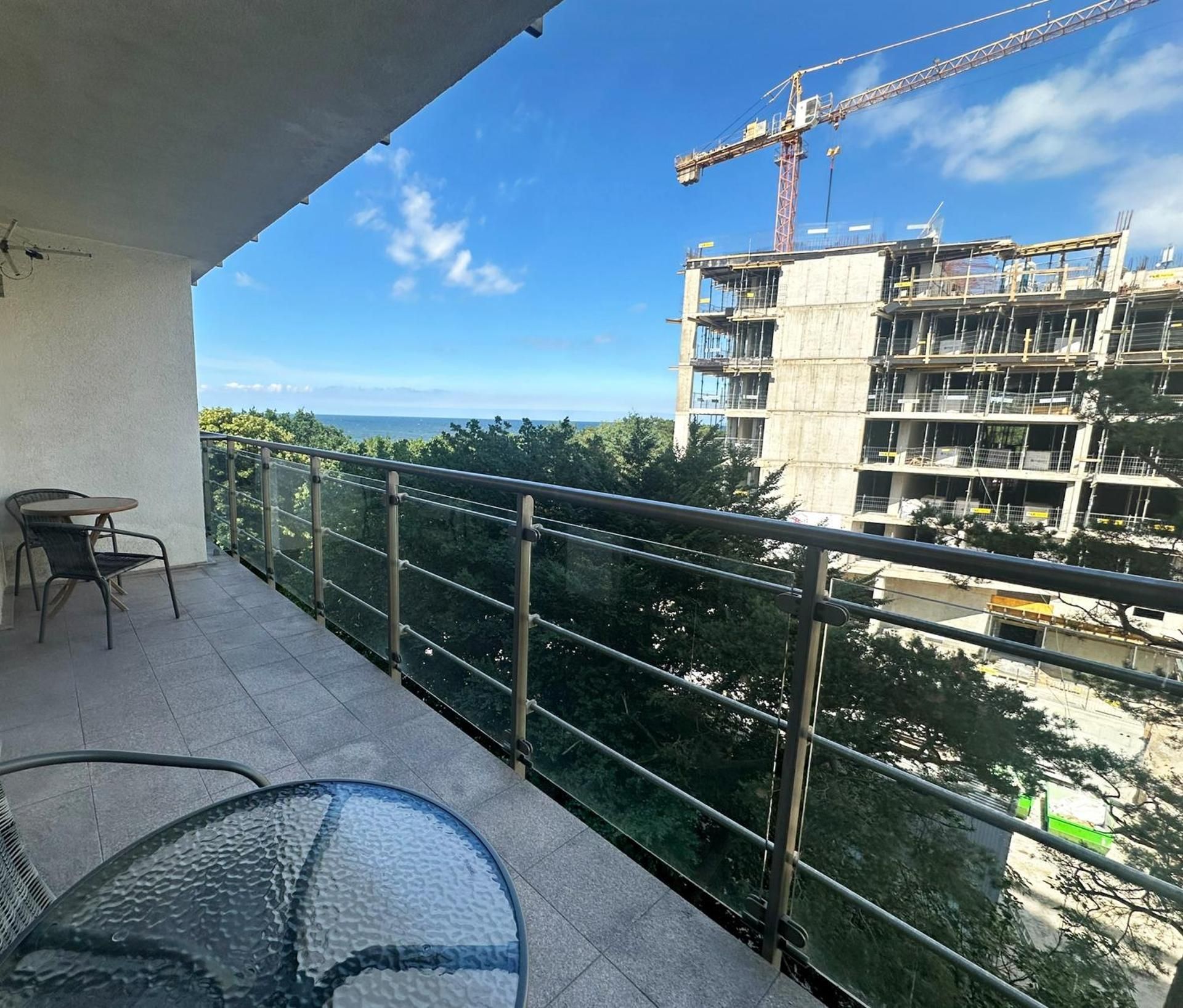 One Bedroom Apartment with Balcony and Lateral Sea View