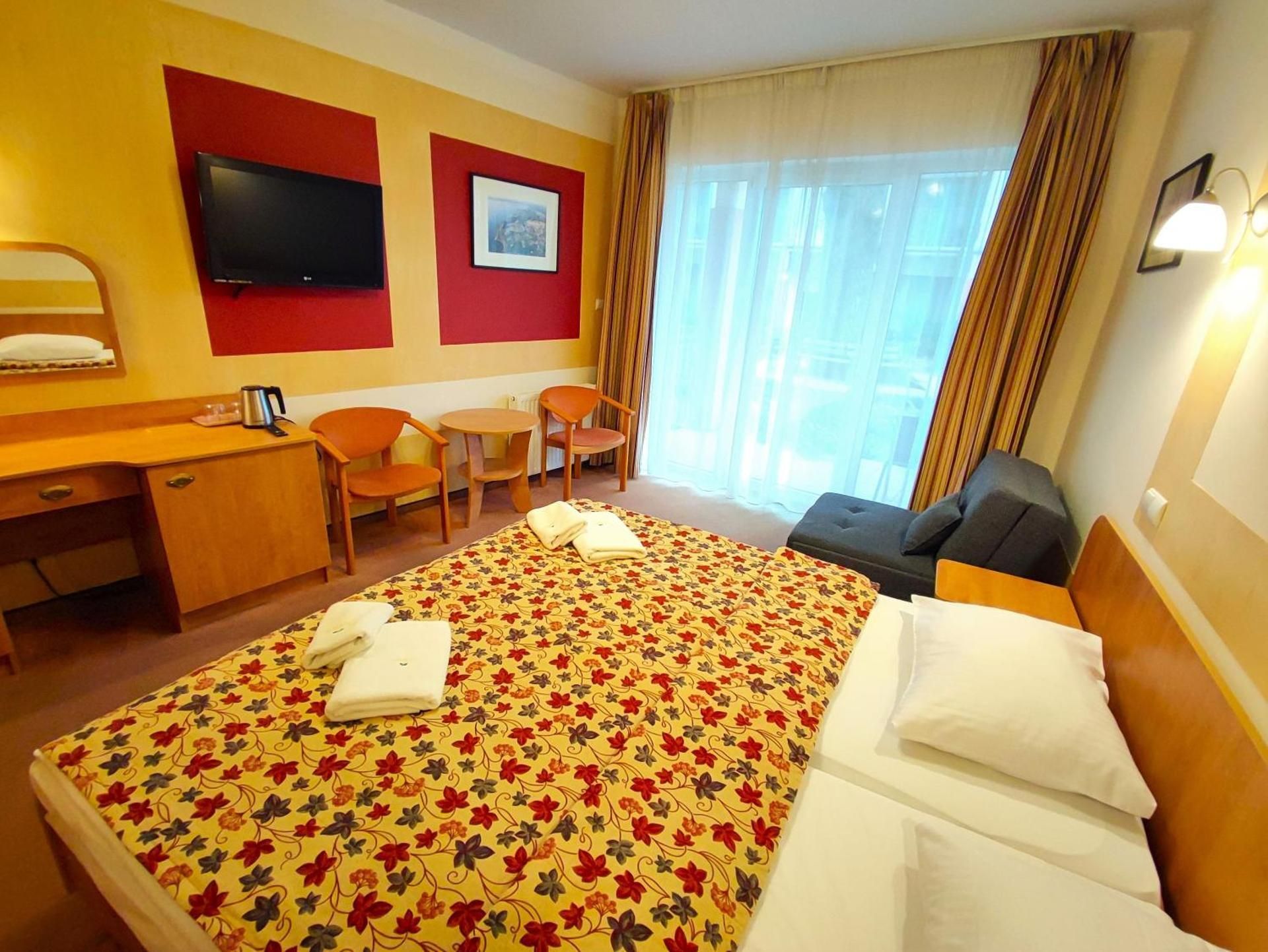 Double or Twin Room with Terrace