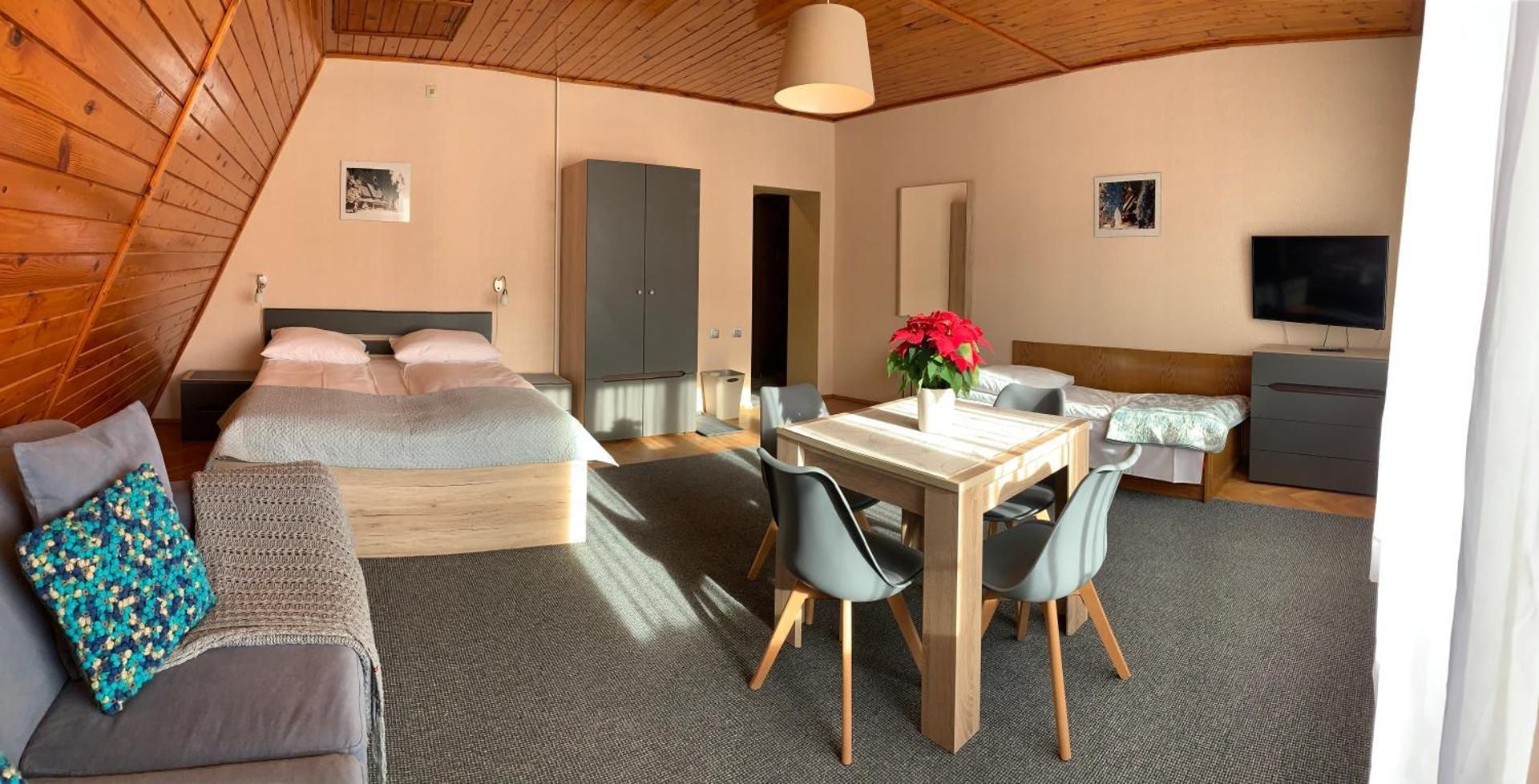 Quadruple Room with Private Bathroom