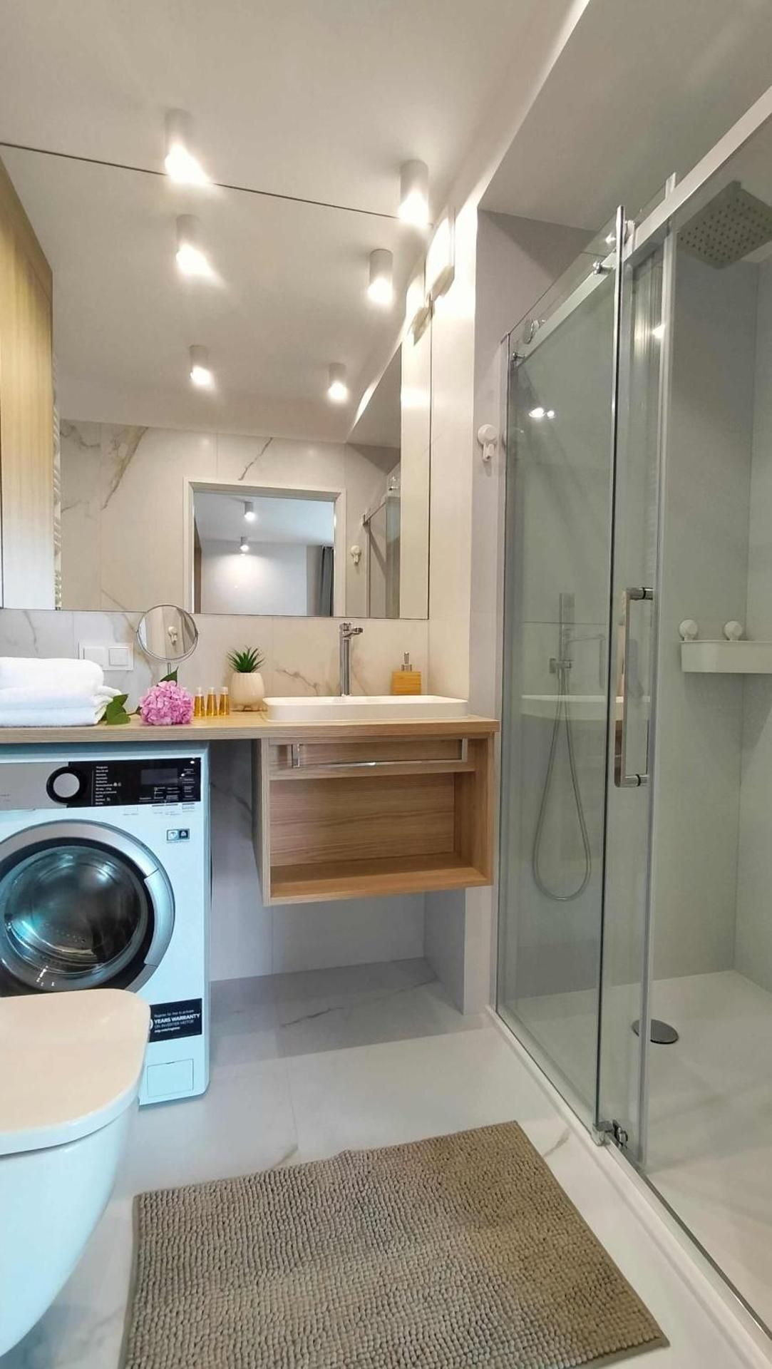 One-Bedroom Apartment with Free Parking
