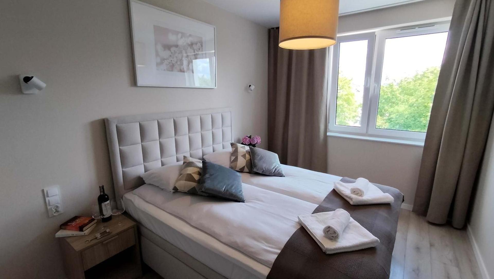 One-Bedroom Apartment with Free Parking