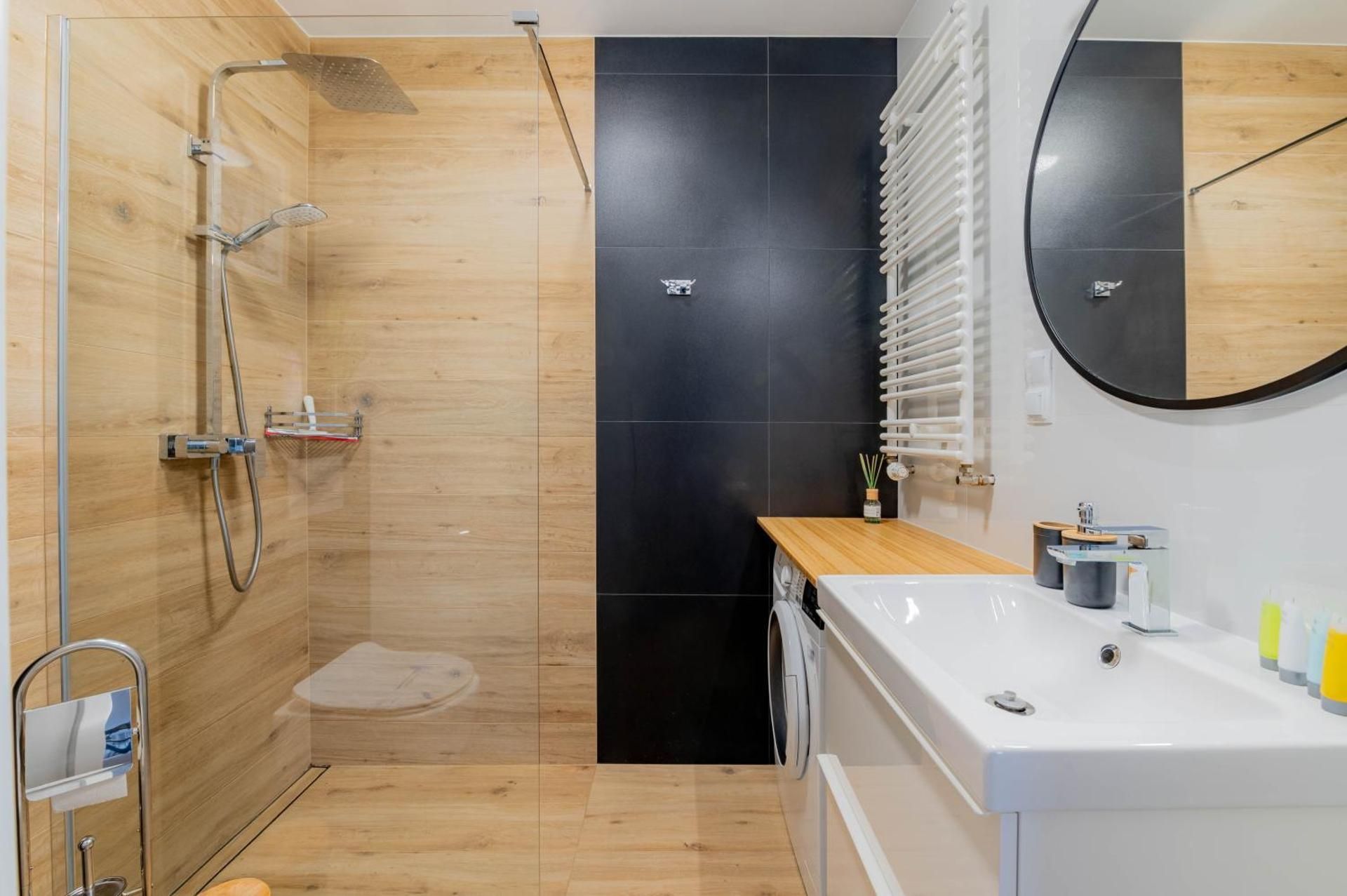 One-Bedroom Apartment with Balcony