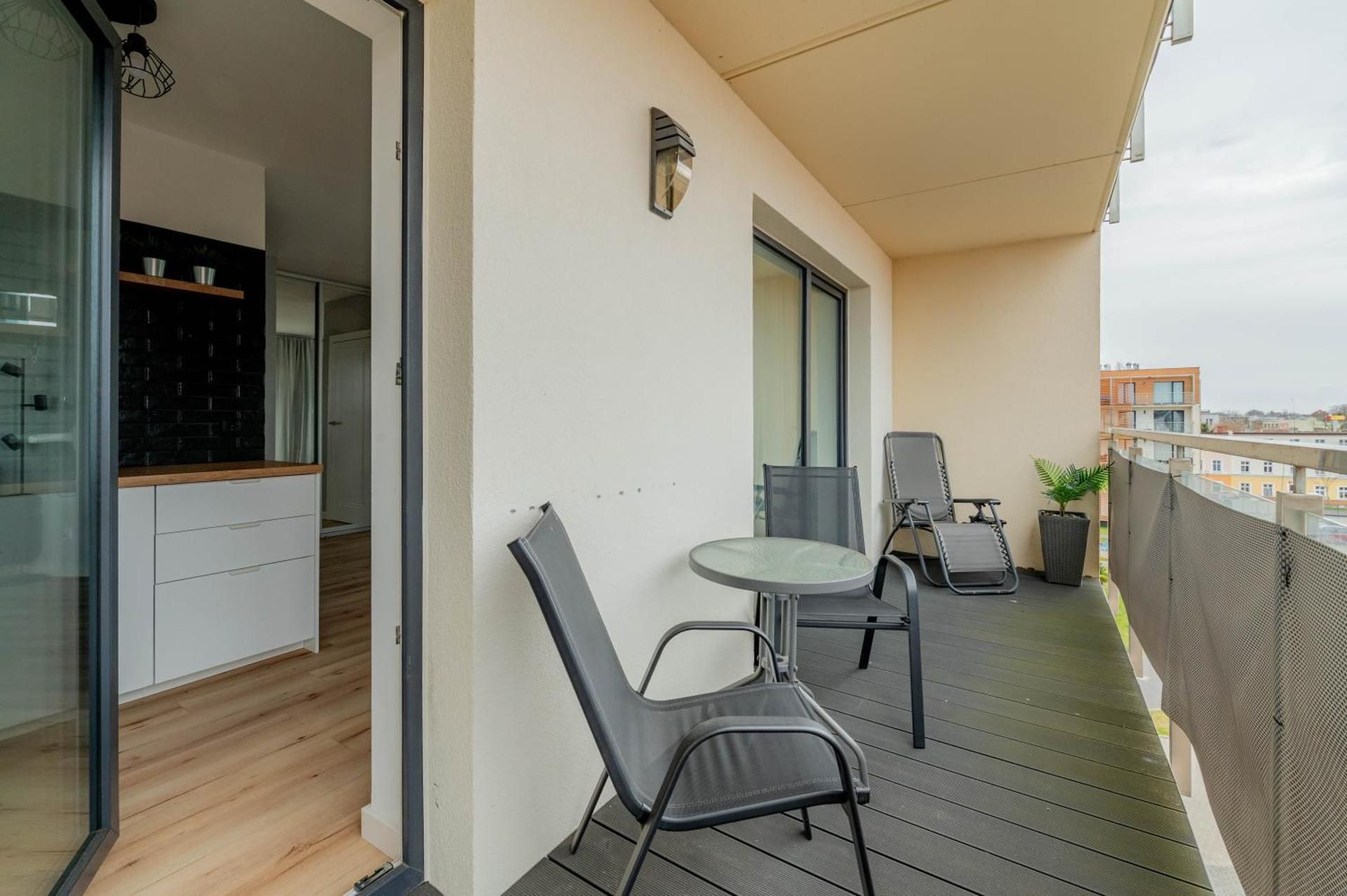 One-Bedroom Apartment with Balcony