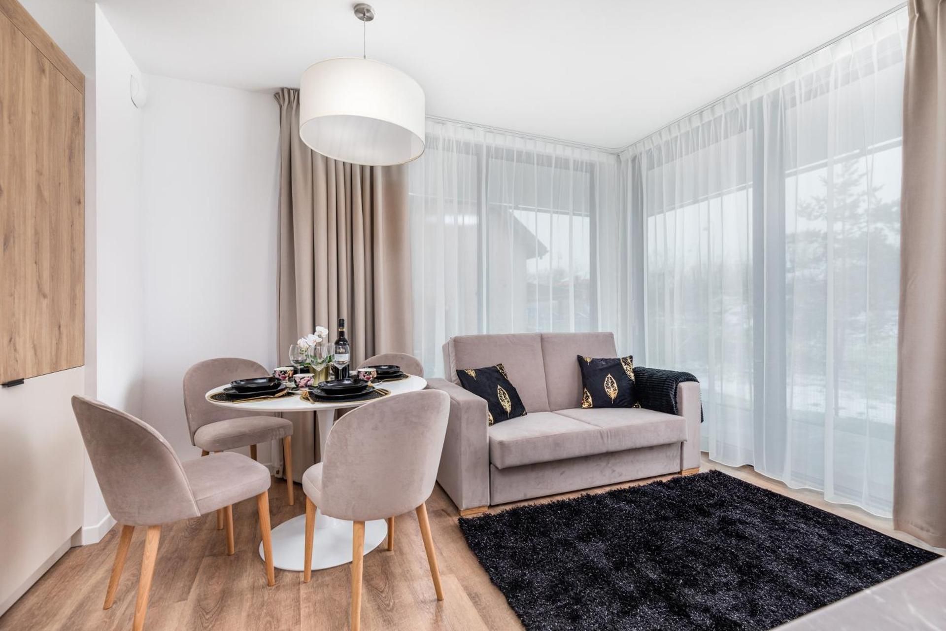DELUXE APARTMENT