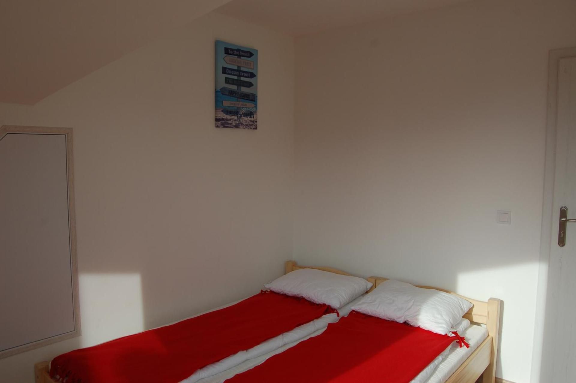 SMALL DOUBLE OR TWIN ROOM