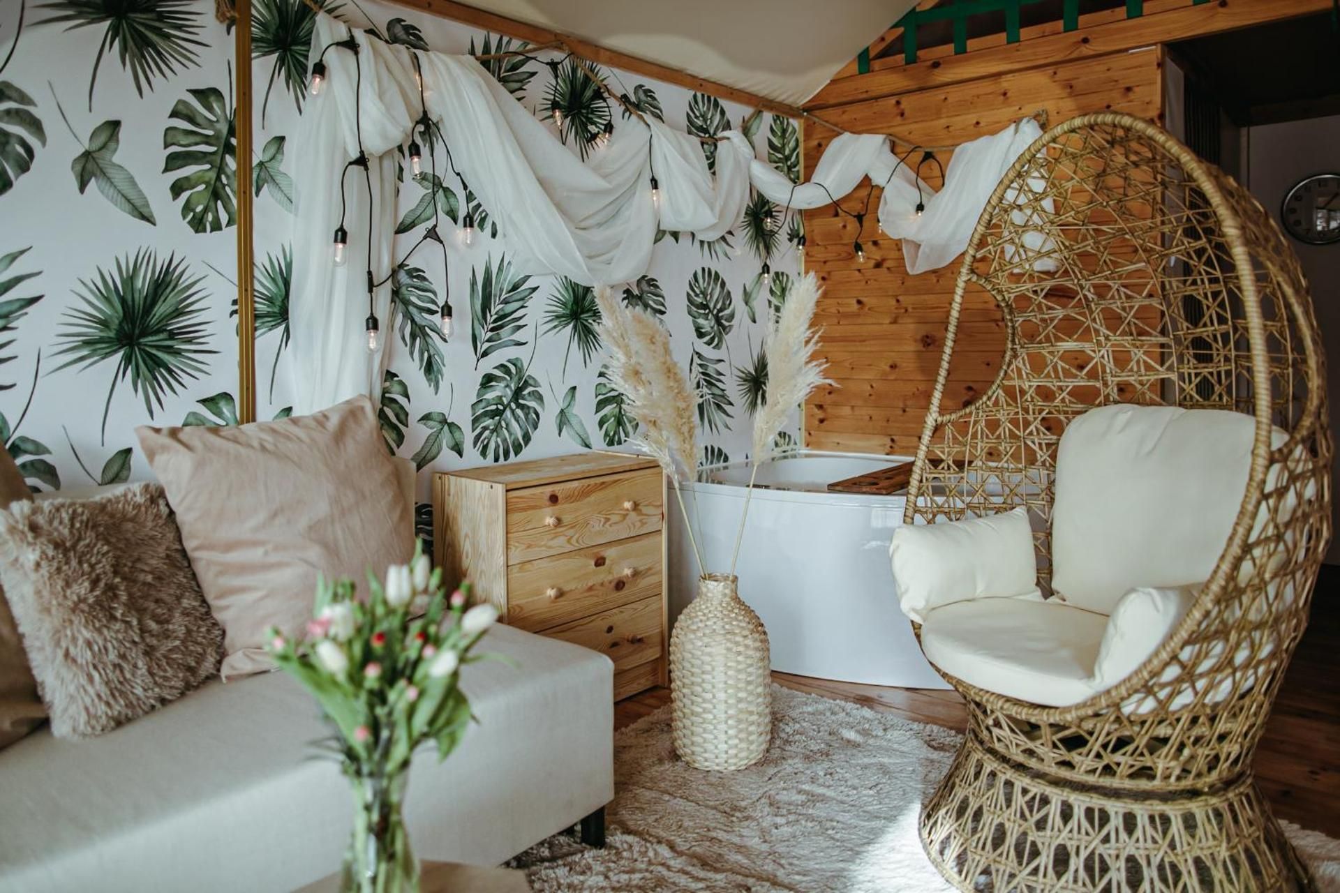 One-Bedroom Cottage with Jacuzzi