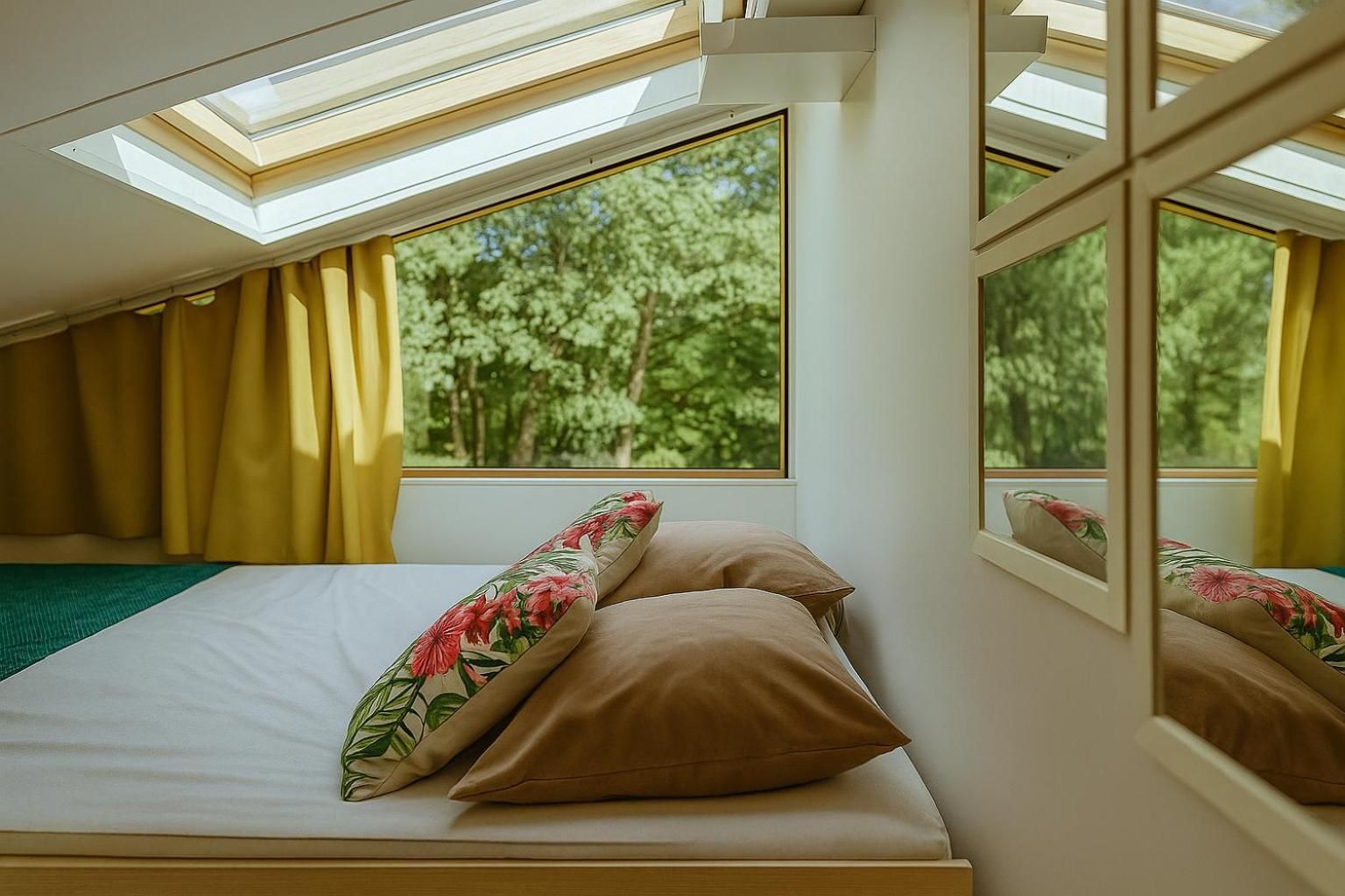 One-Bedroom Cottage with Lake View