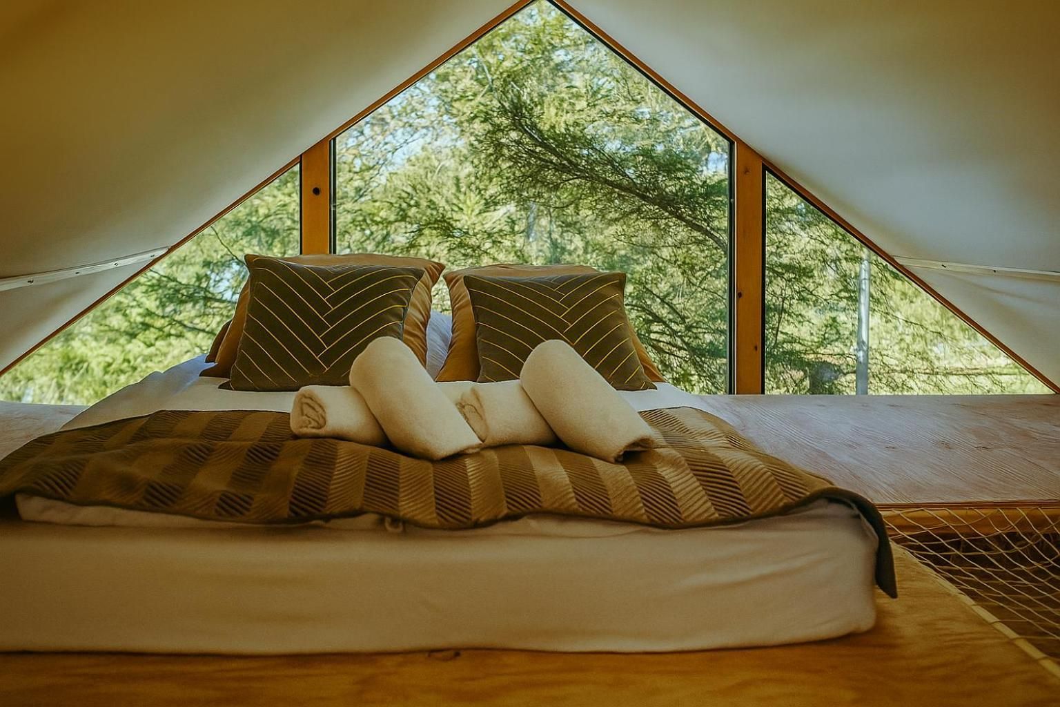 Two-Bedroom Cottage in the trees with lake view