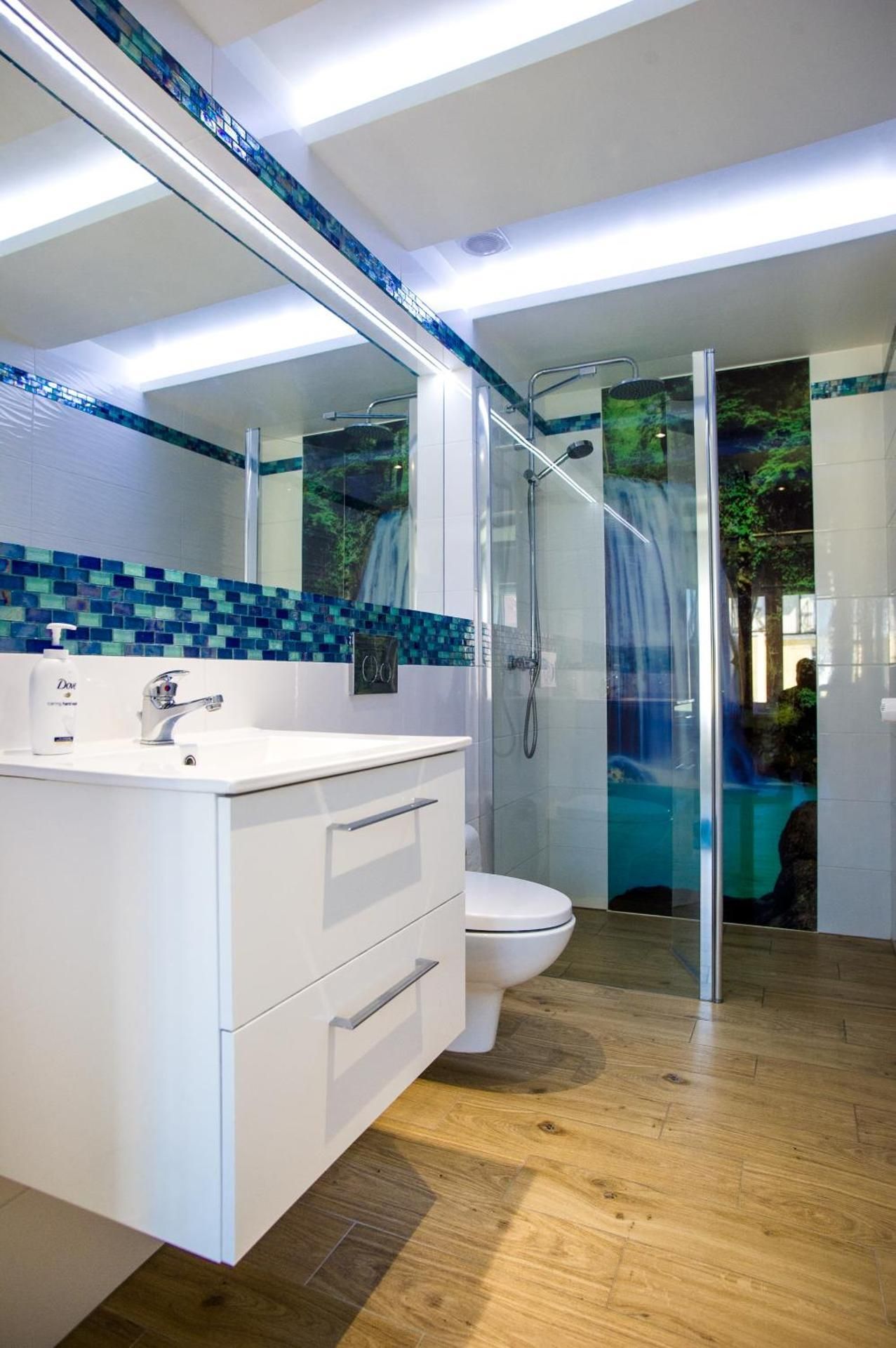 Suite with Lake View