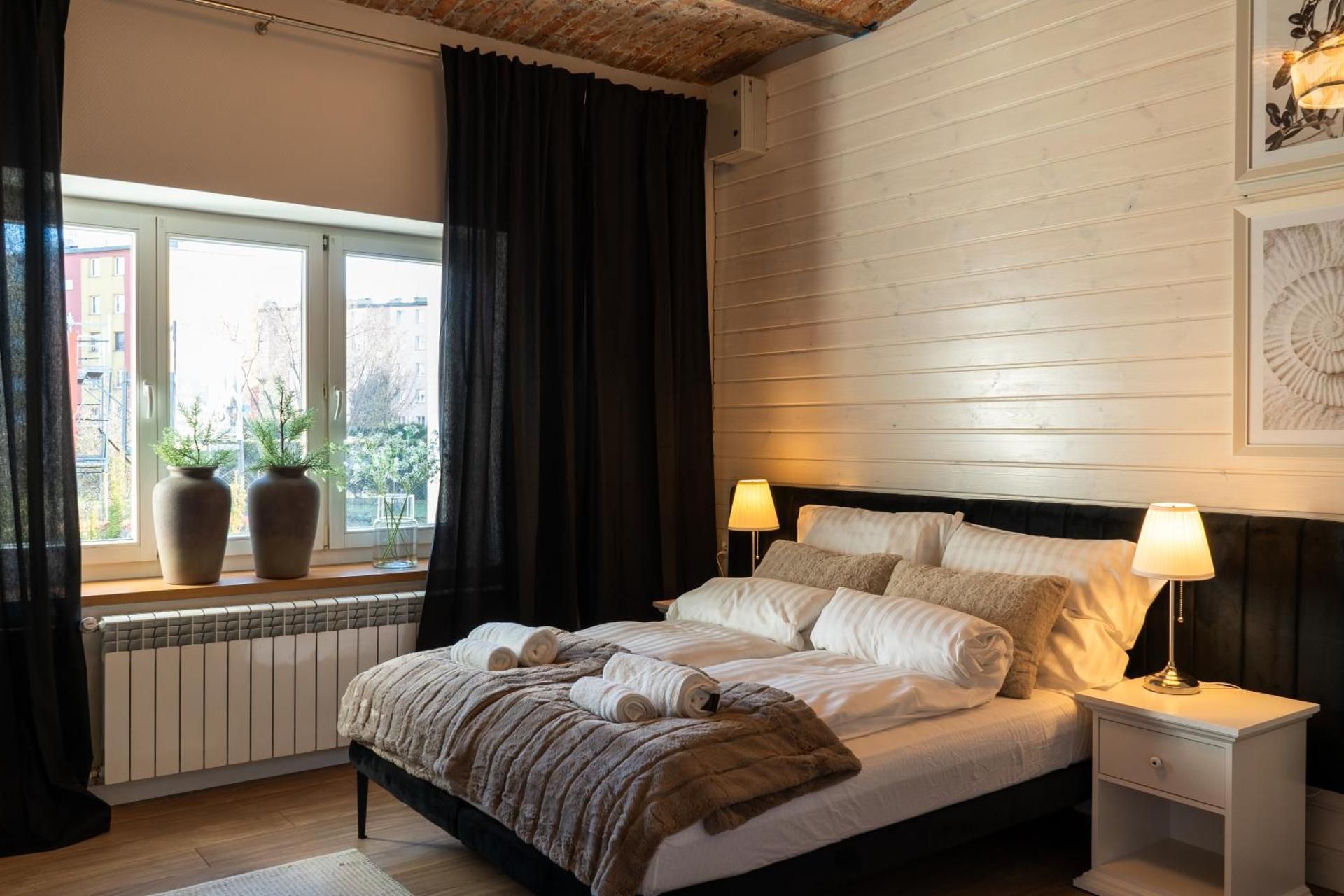 Deluxe One-Bedroom Apartment