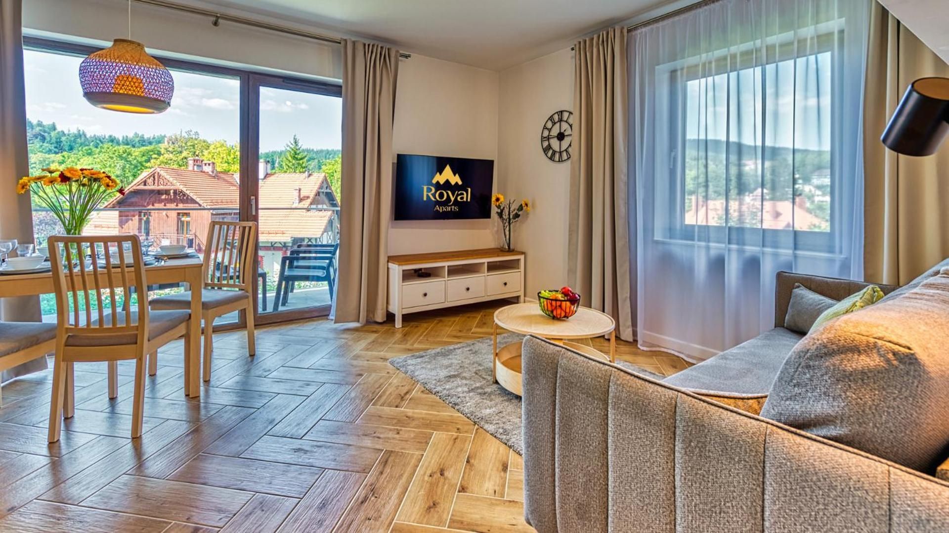 Two-Bedroom Deluxe Apartment with Balcony