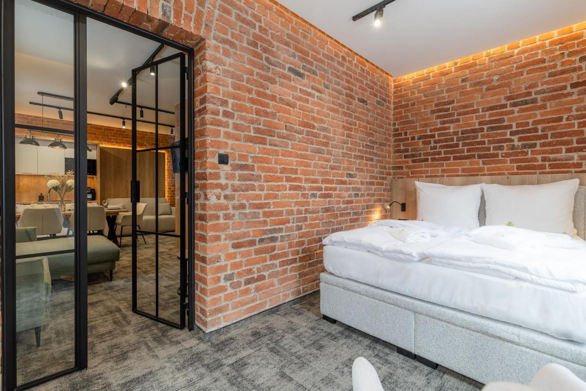 Superior One-Bedroom Apartment