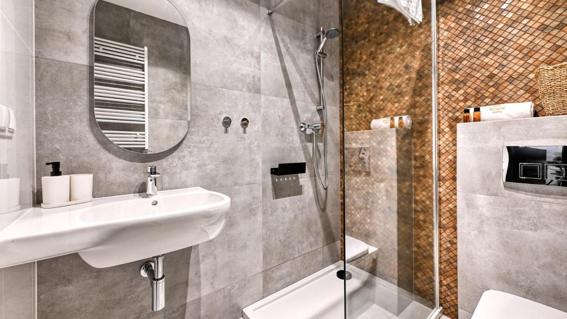 Deluxe One-Bedroom Apartment