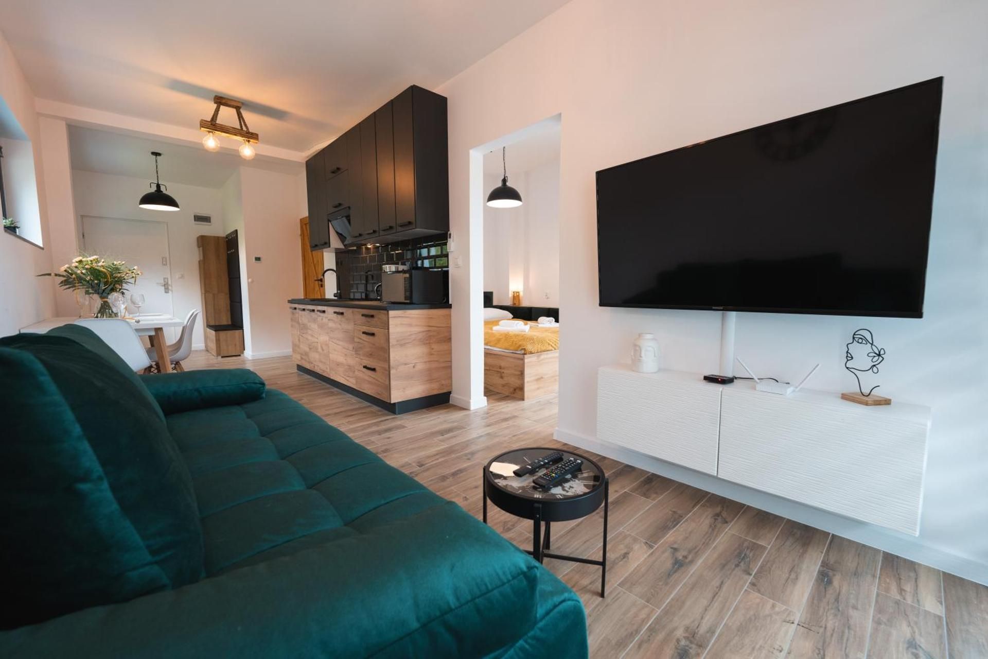Nadrzeczna 4