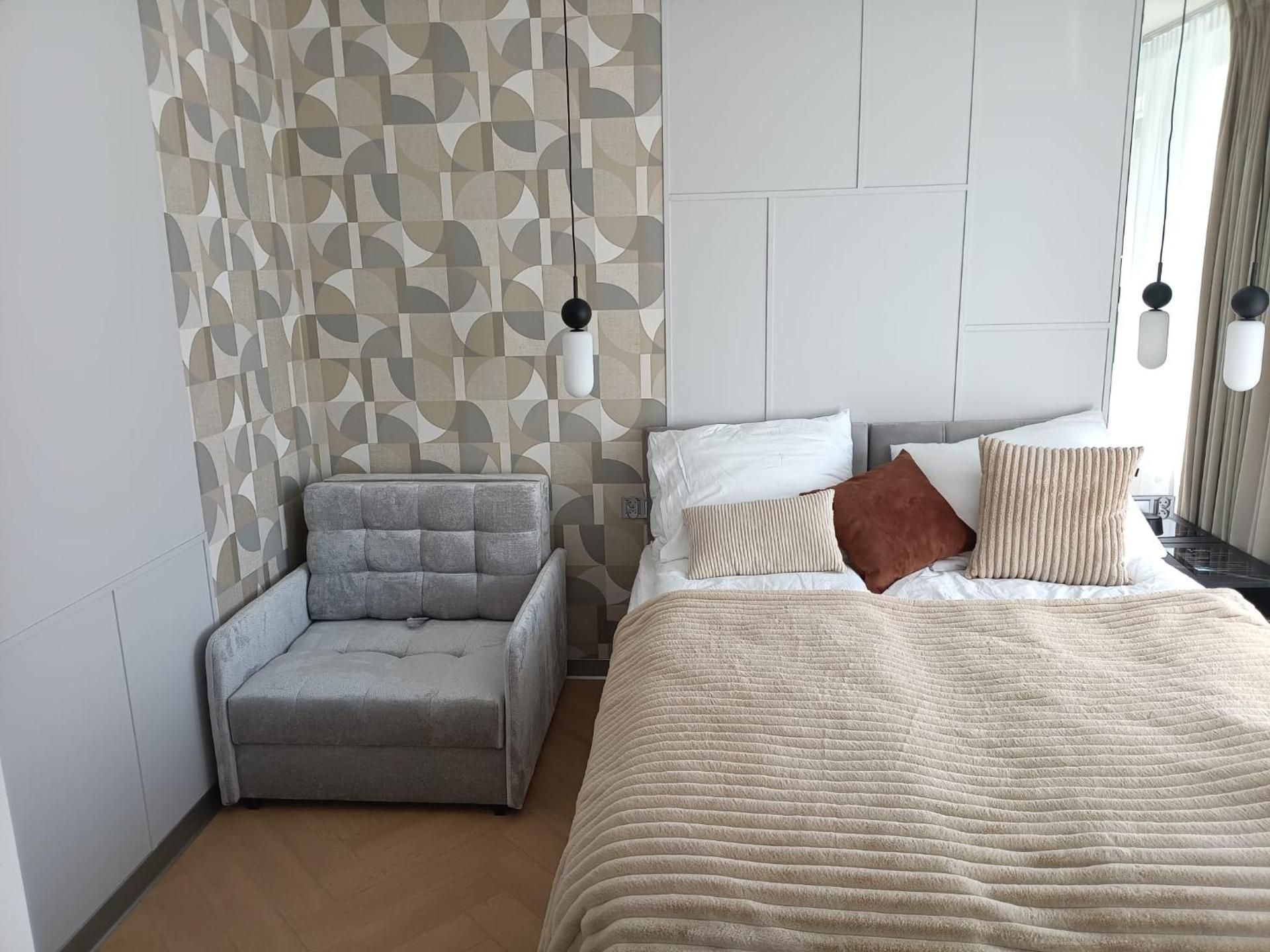 Deluxe One-Bedroom Apartment