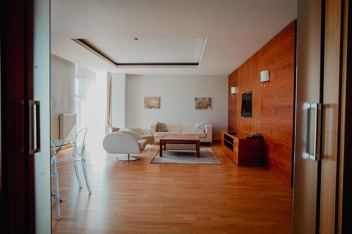 One-Bedroom Deluxe Apartment