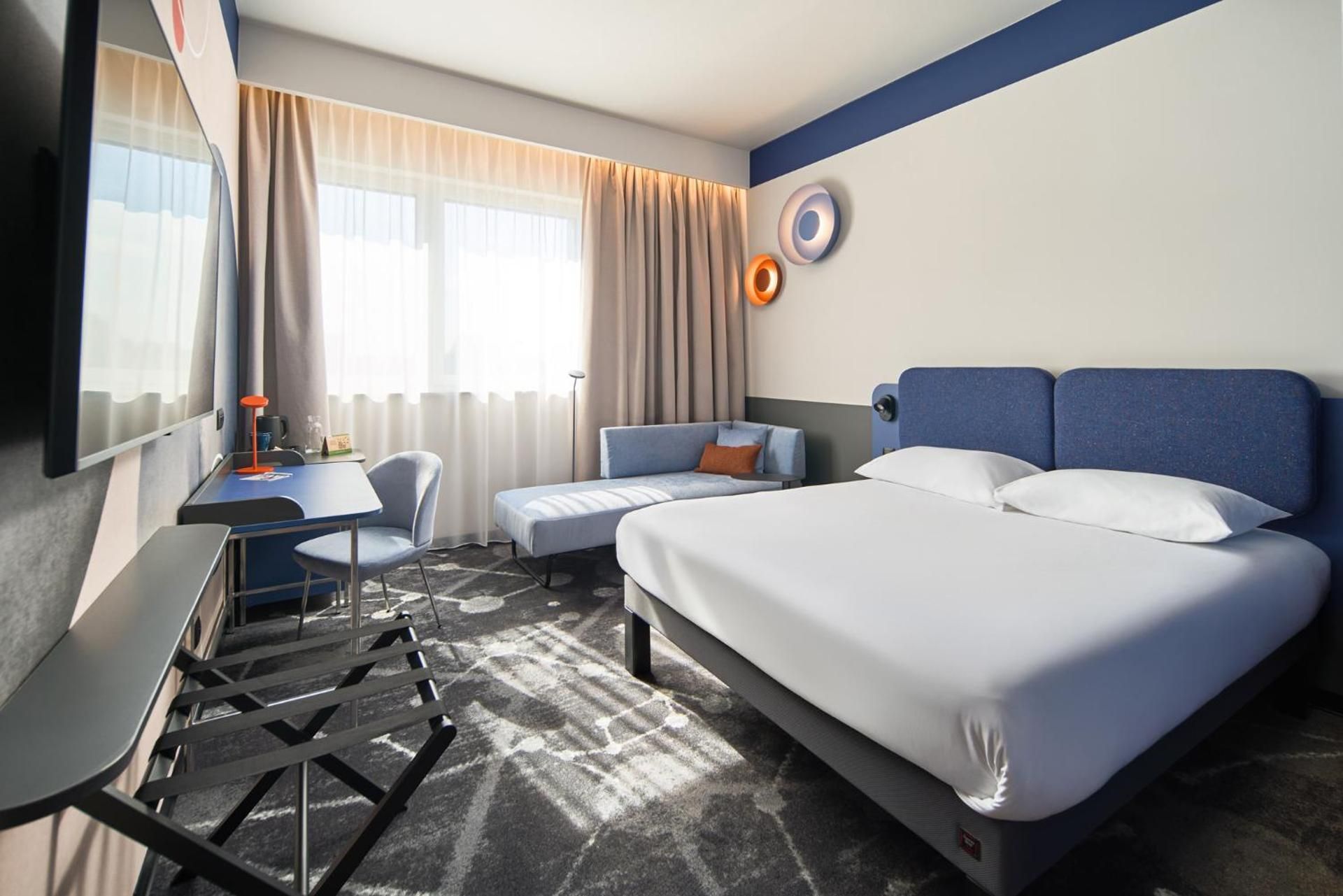 Standard Double Room with Chaise Lounge