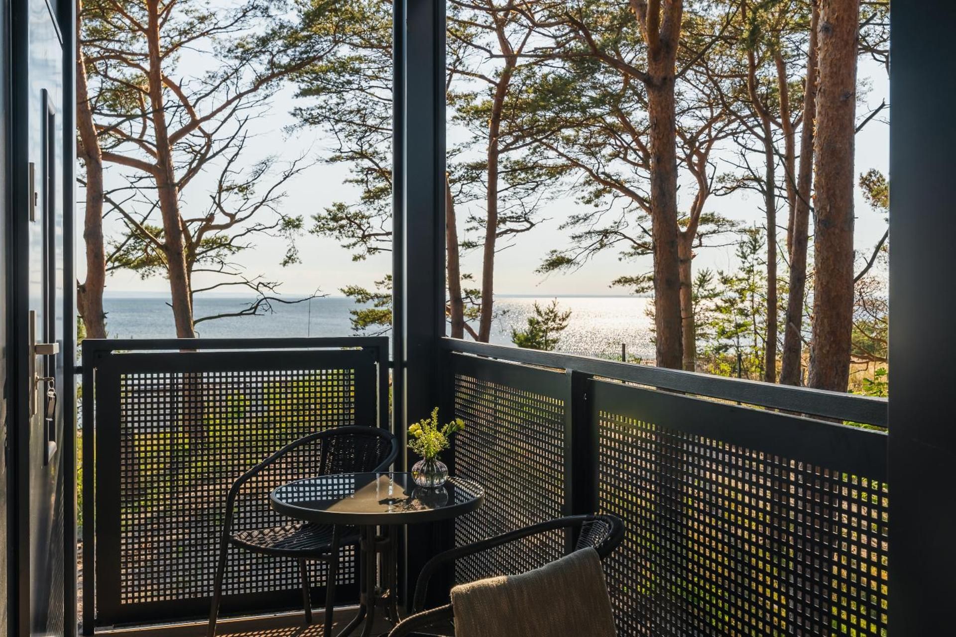 One-Bedroom Apartment - Sea Side